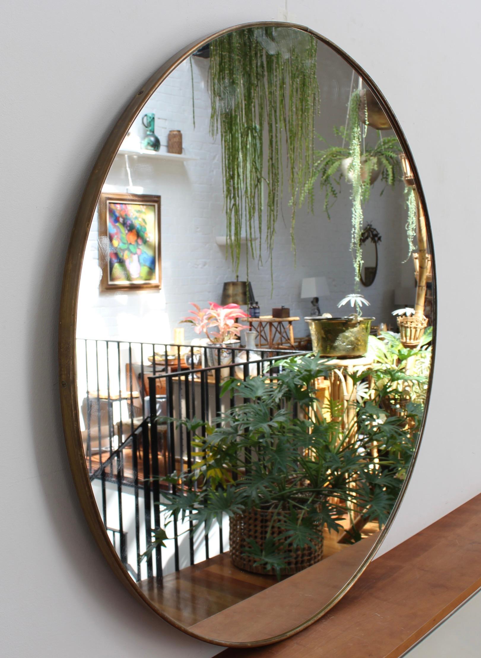 Mid-Century Modern Mid-Century Italian Round Wall Mirror with Brass Frame (circa 1960s) - Large For Sale
