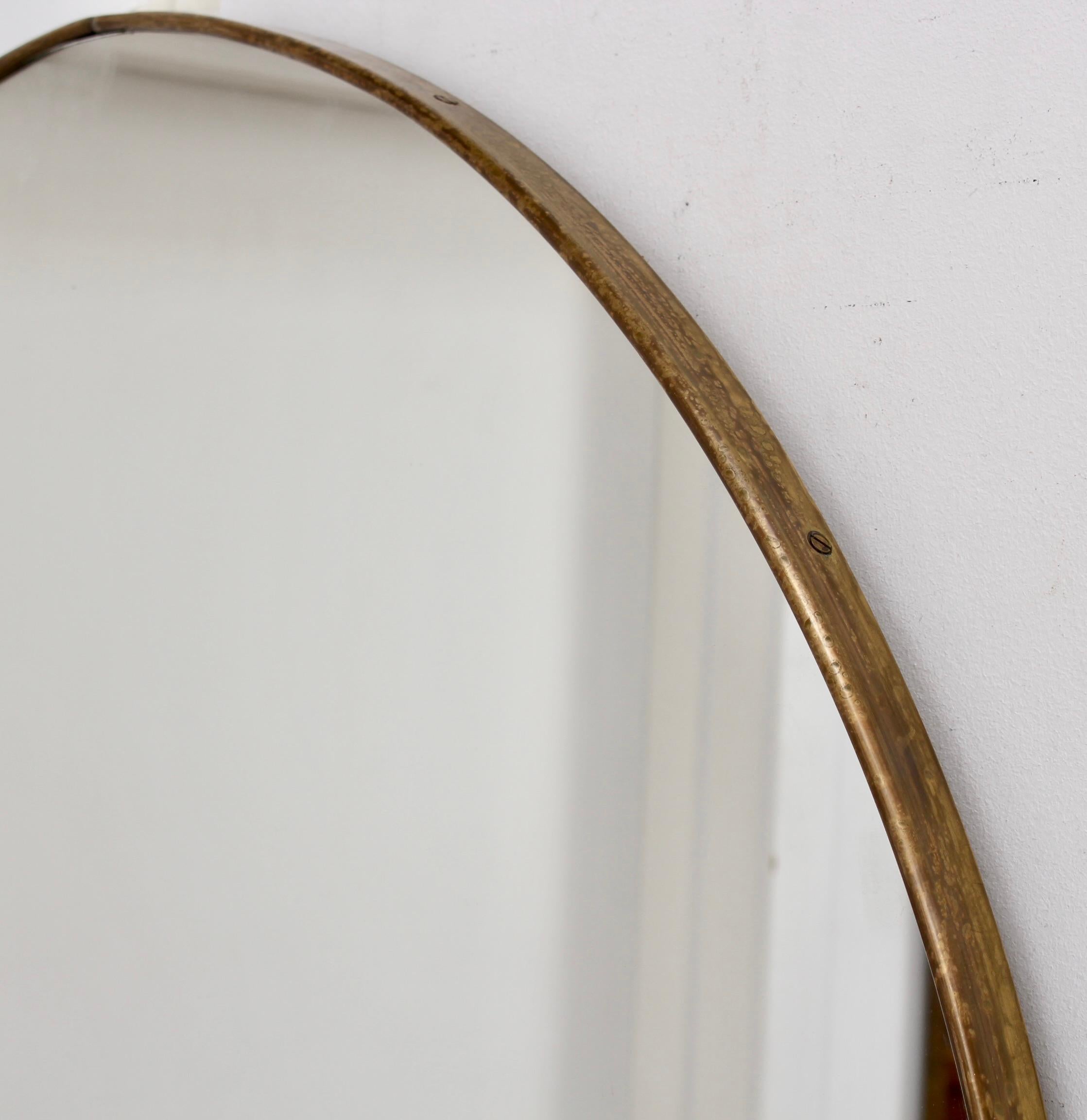 Mid-Century Italian Round Wall Mirror with Brass Frame (circa 1960s) - Large For Sale 1