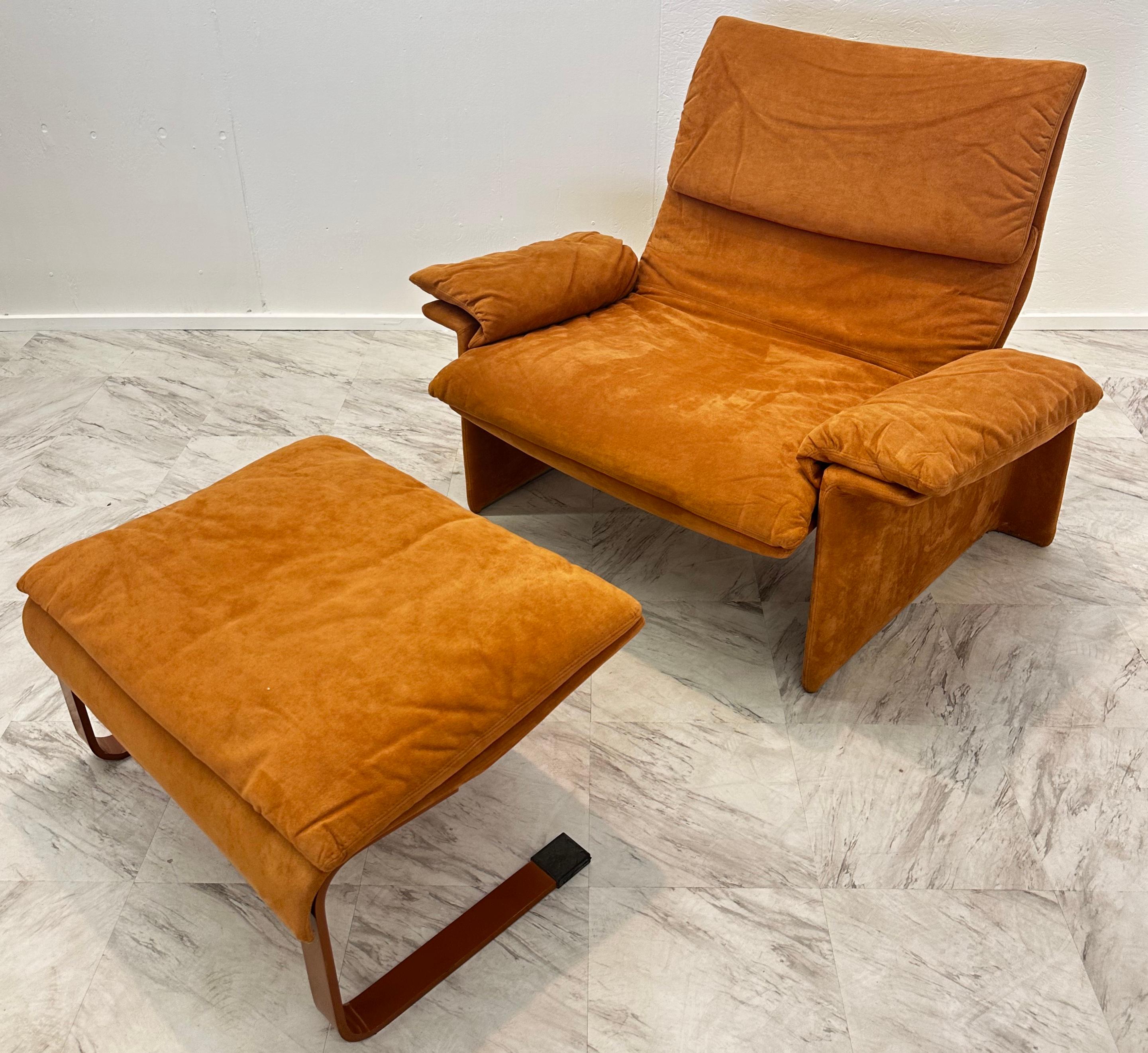Metal Mid century Italian Saporiti Lounge Chairs and Ottomans by Giovanni Offredi For Sale