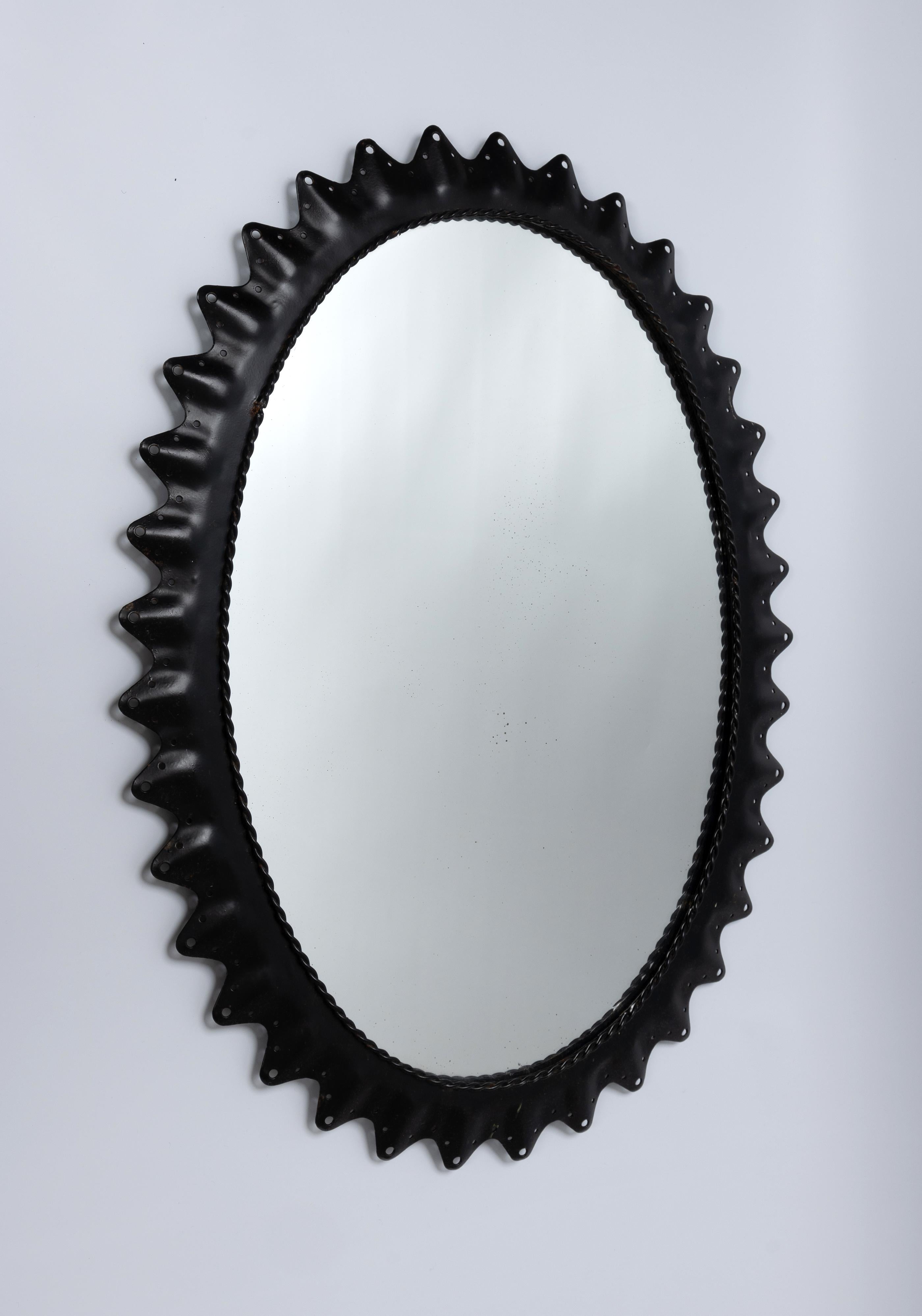 Peint Miroir ovale festonné italien du milieu du siècle dernier, vers 1950 en vente