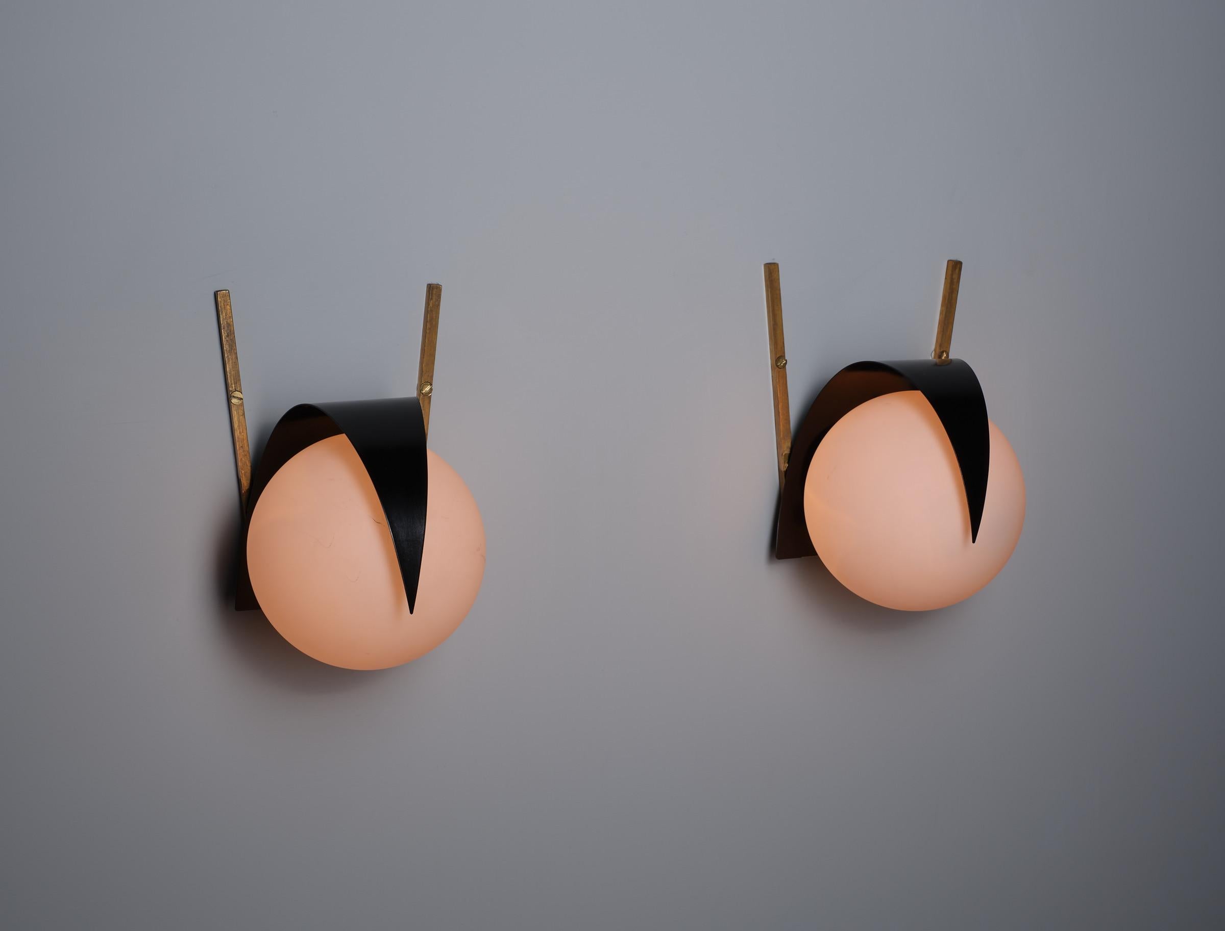 Apliques Italianos de Mediano Siglo - Vintage STILNOVO Latón y Cristal Opalino en venta 2