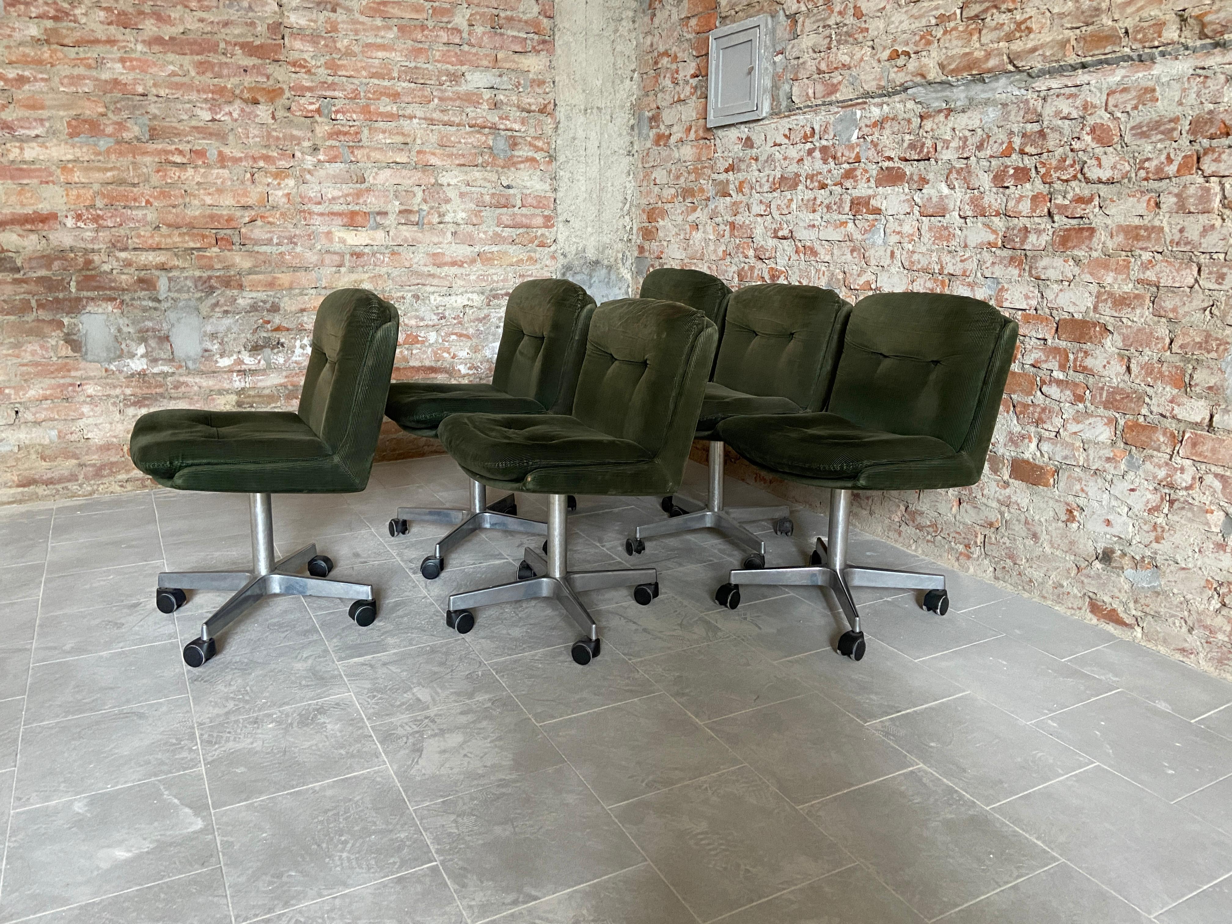 Mid-Century Modern Italian set of 6 office or desk chairs on wheels with their original velvet fabric.