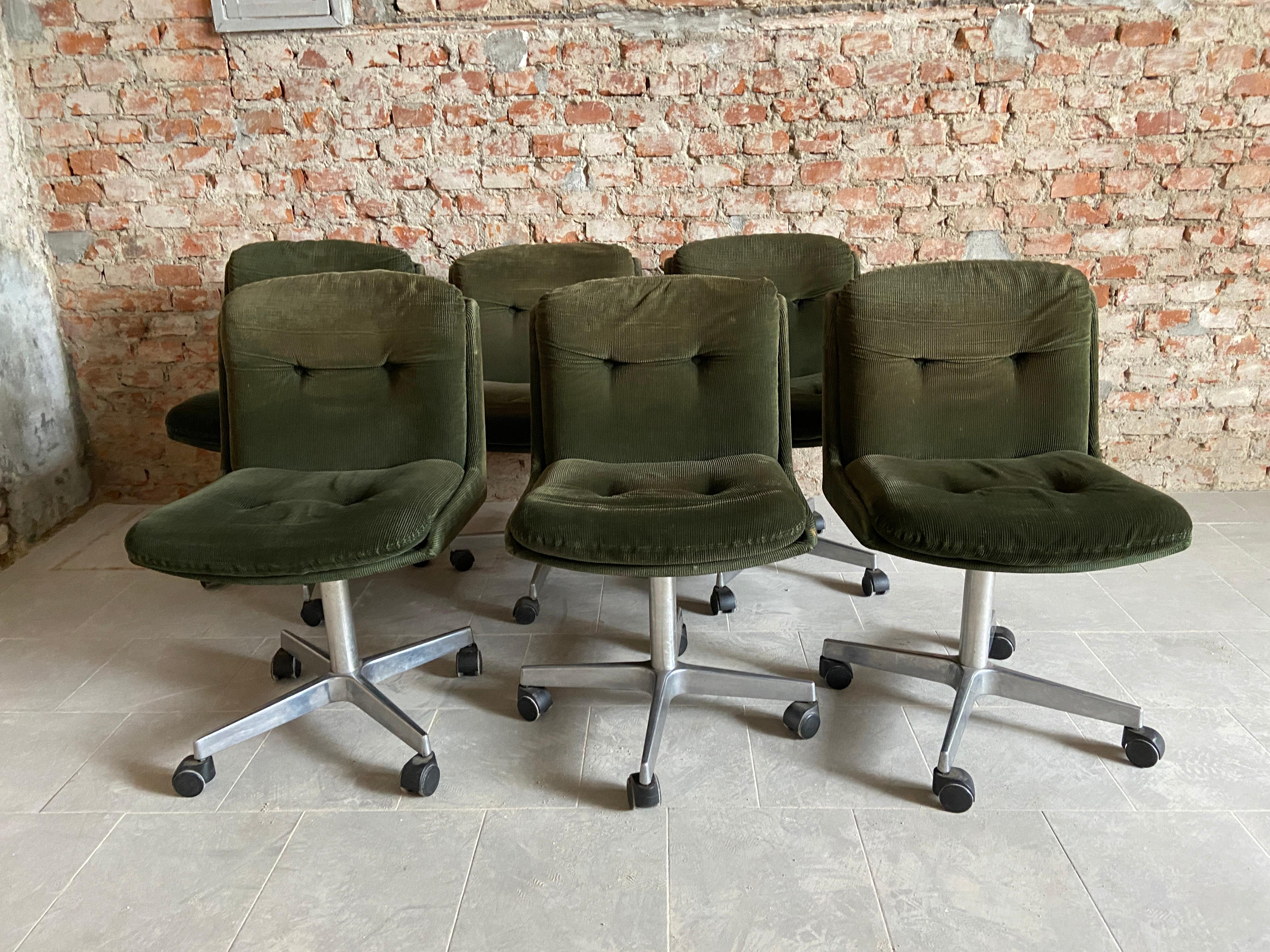Mid-Century Modern Midcentury Italian Set of 6 Chairs on Wheels with their Original Fabric, 1970s