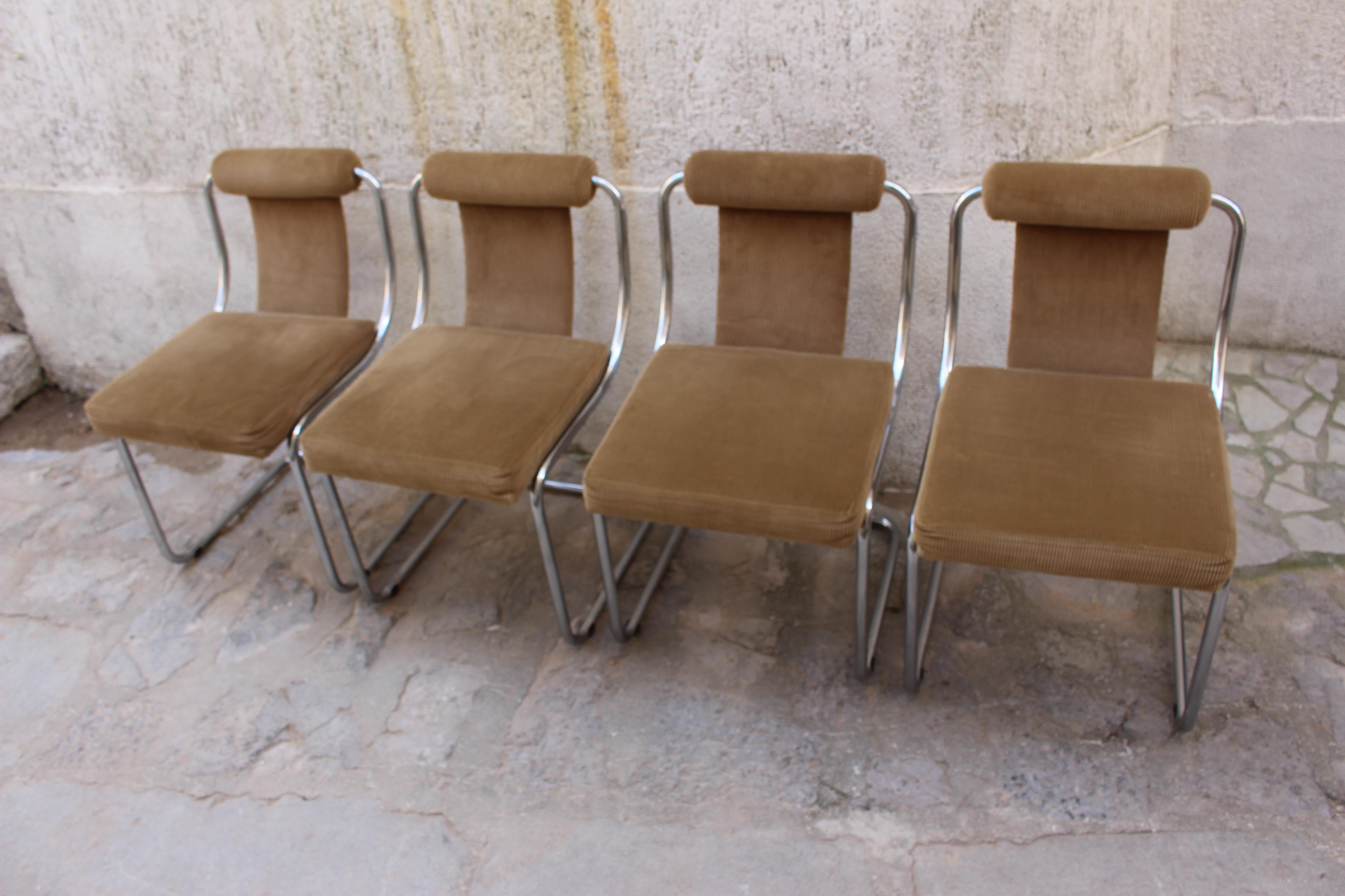 Mid Century Italian Set of Four Chairs In Good Condition In Los Angeles, CA
