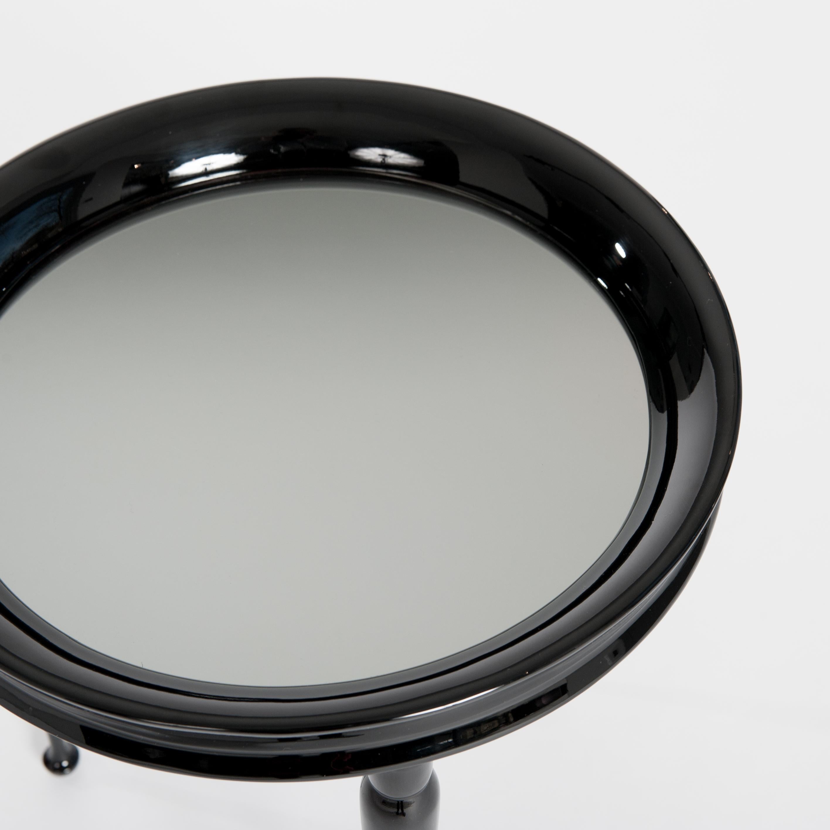 Mid-Century Modern Midcentury Italian Set of Round Nesting Tables Black Lacquer and Mirrored Top