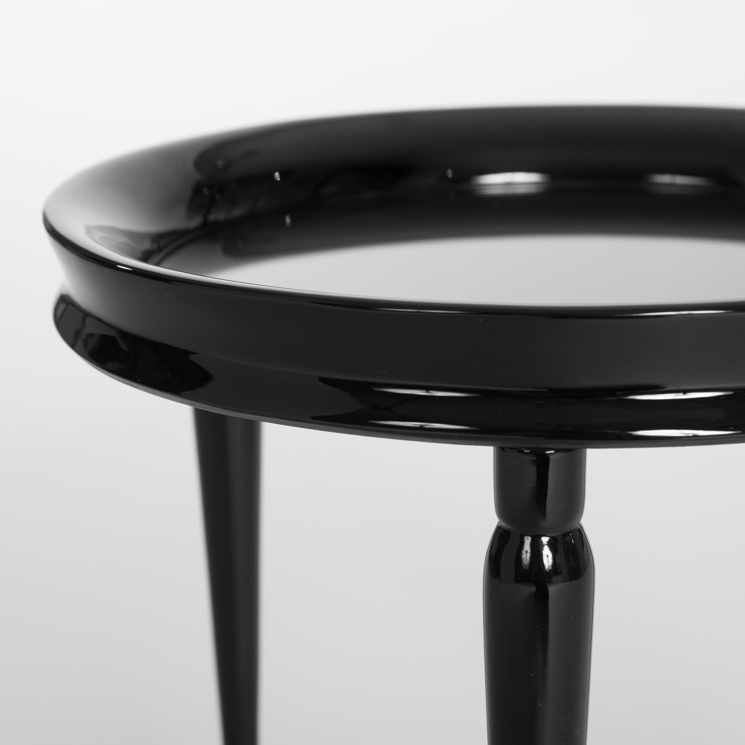 Hand-Crafted Midcentury Italian Set of Round Nesting Tables Black Lacquer and Mirrored Top
