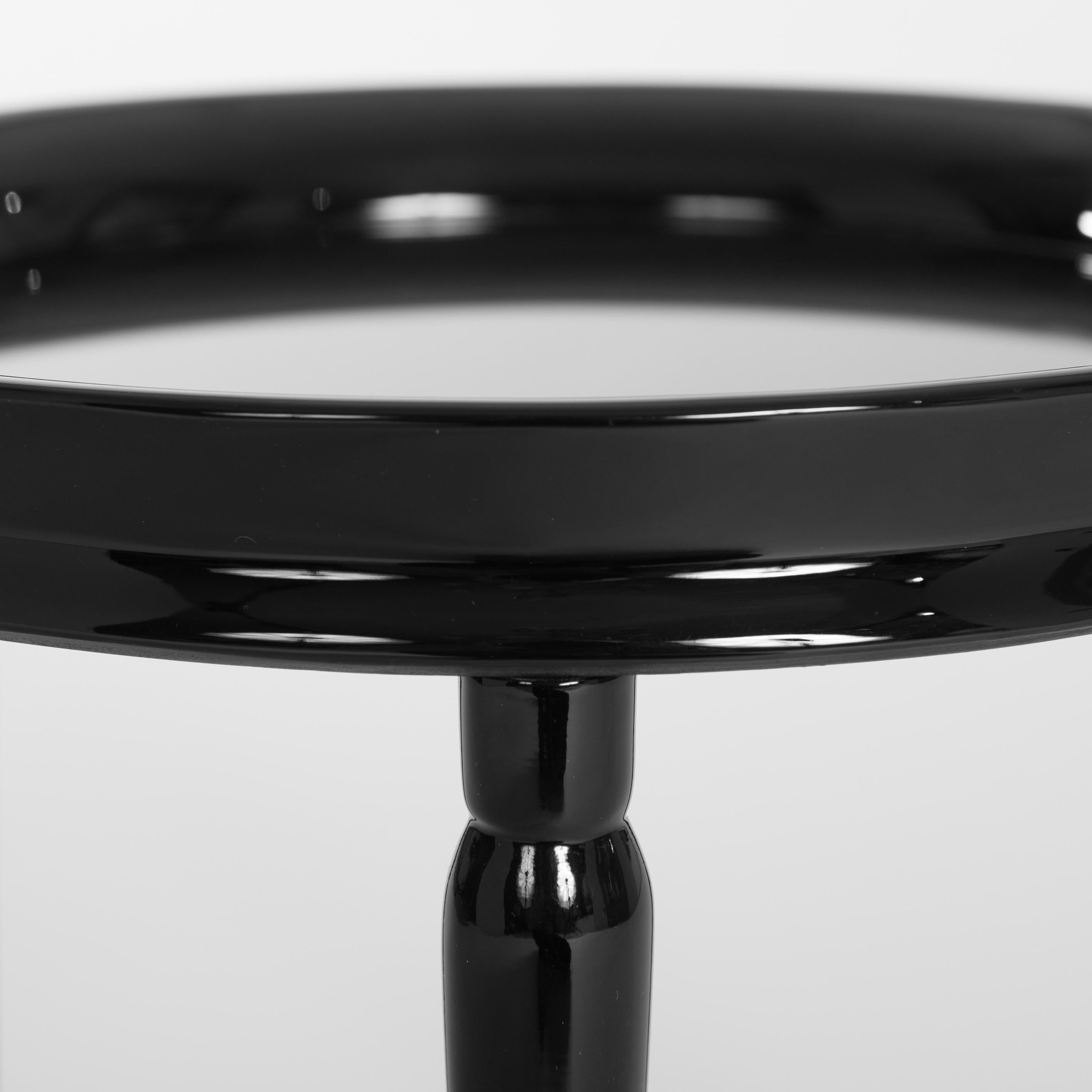 20th Century Midcentury Italian Set of Round Nesting Tables Black Lacquer and Mirrored Top