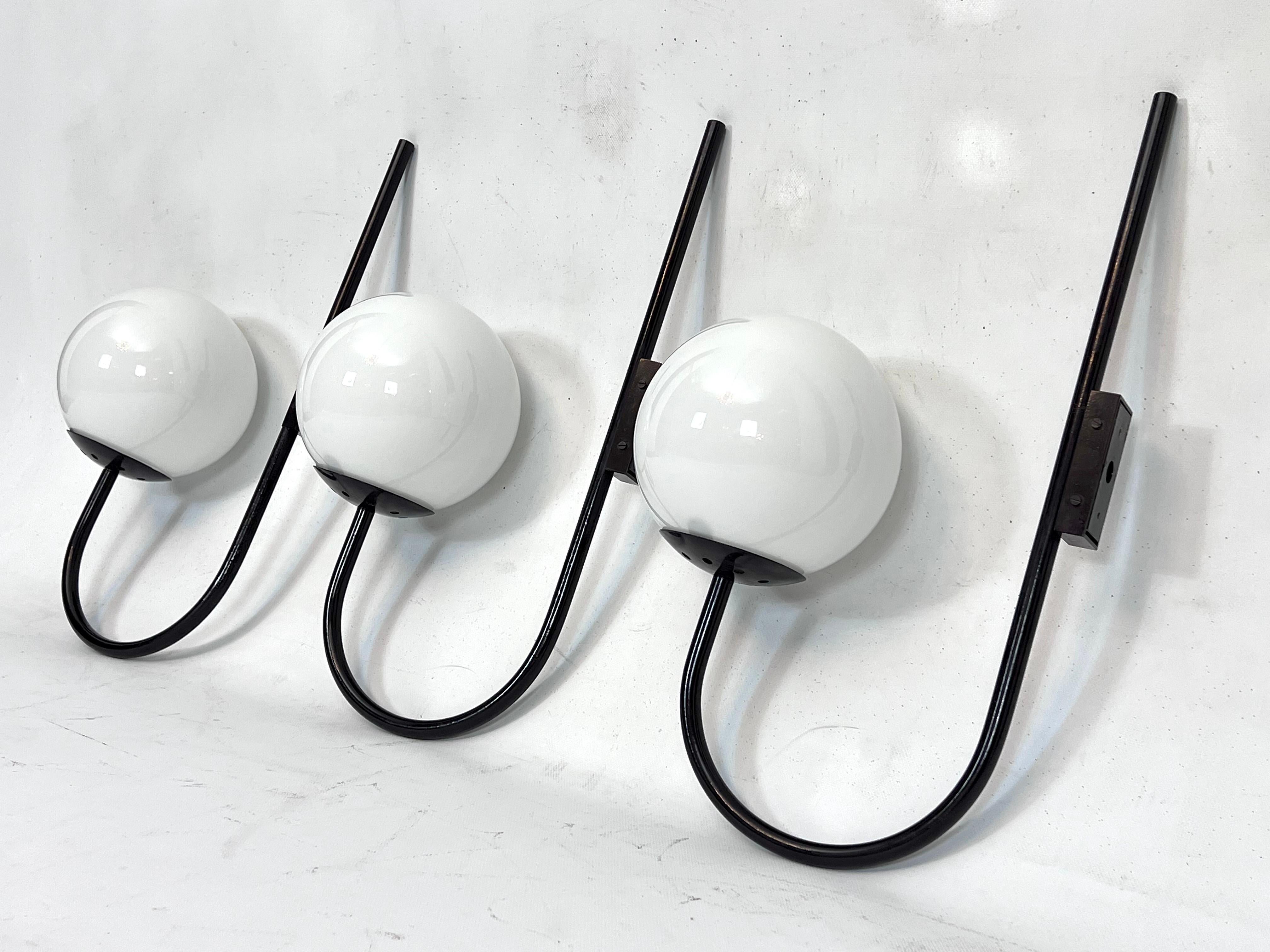 Mid-Century Italian Set of Three Large Sphere Wall Lamps from 60s For Sale 4