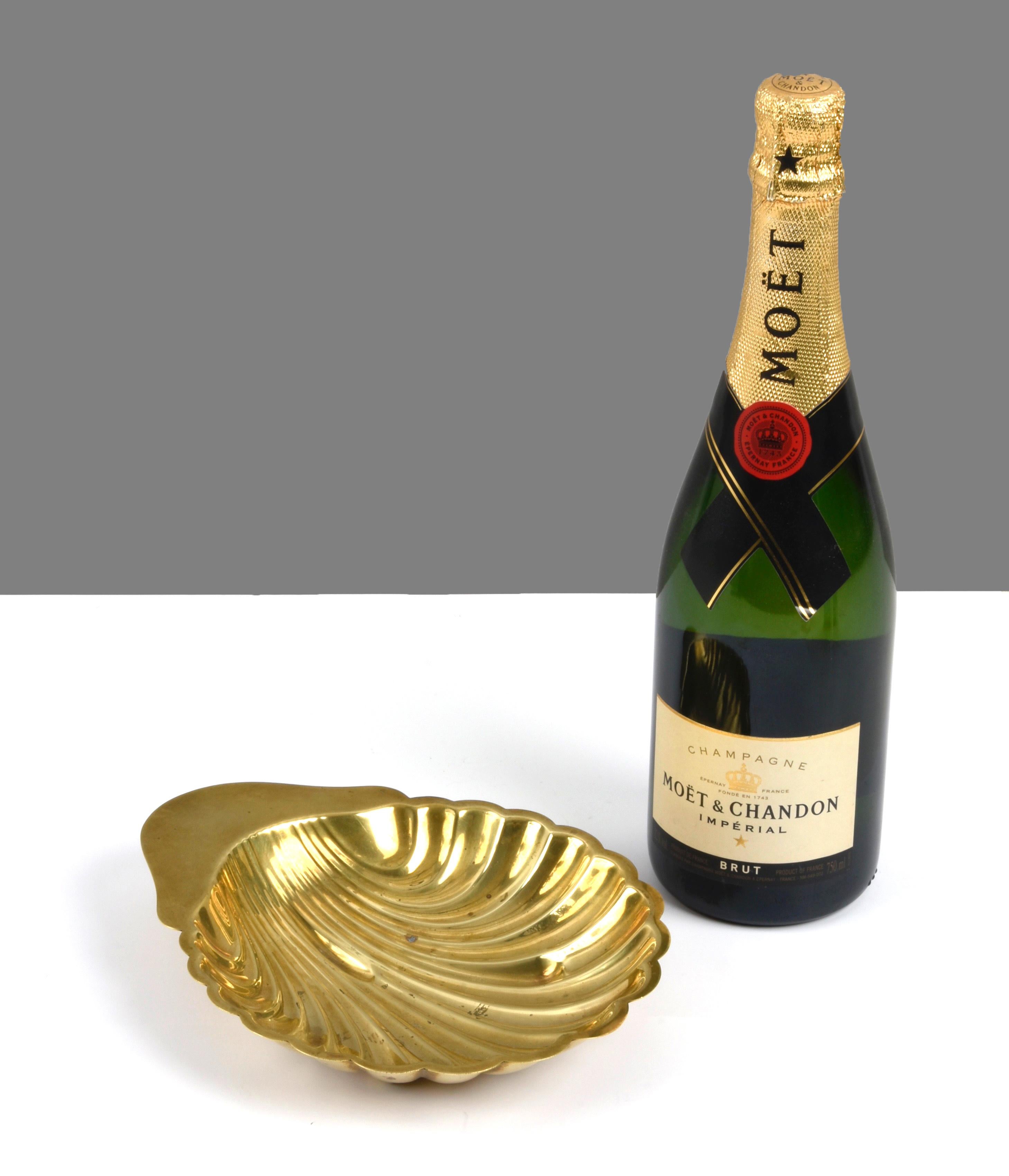 Mid-Century Modern Mid-Century Italian Shell-Shaped Brass Bowl, by Renzo Cassetti 1960s For Sale