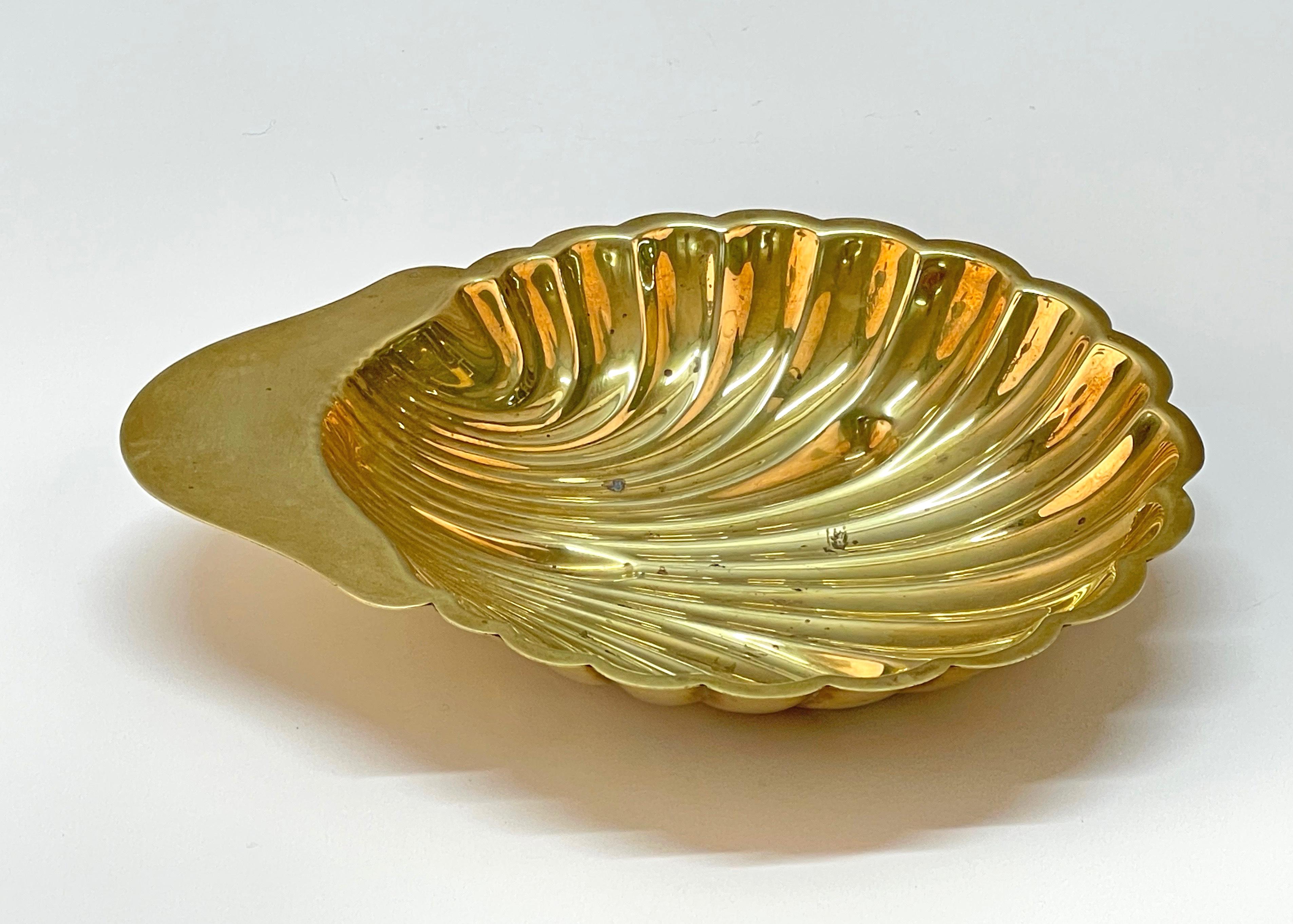 Mid-20th Century Mid-Century Italian Shell-Shaped Brass Bowl, by Renzo Cassetti 1960s For Sale