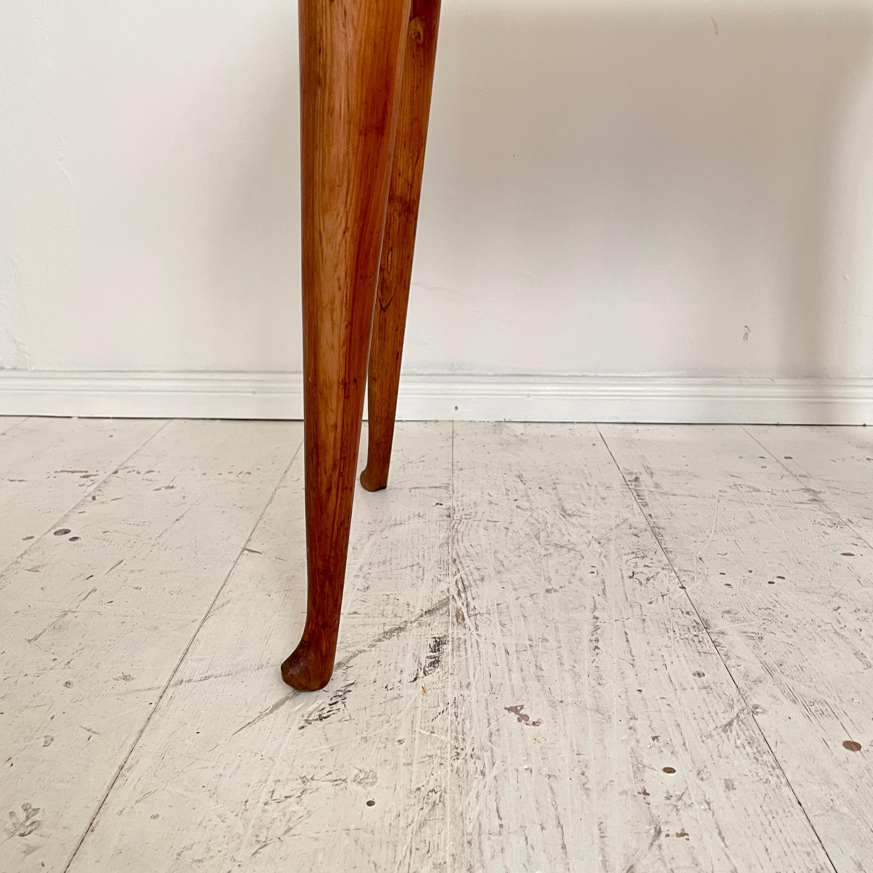 Mid-Century Italian Side Table attributed to Paolo Buffa in Cherry Wood, 1948 In Good Condition In Berlin, DE