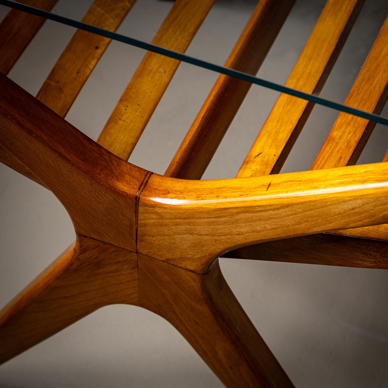 Table d'appoint italienne du milieu du siècle avec plateau en verre et porte-revues en vente 4