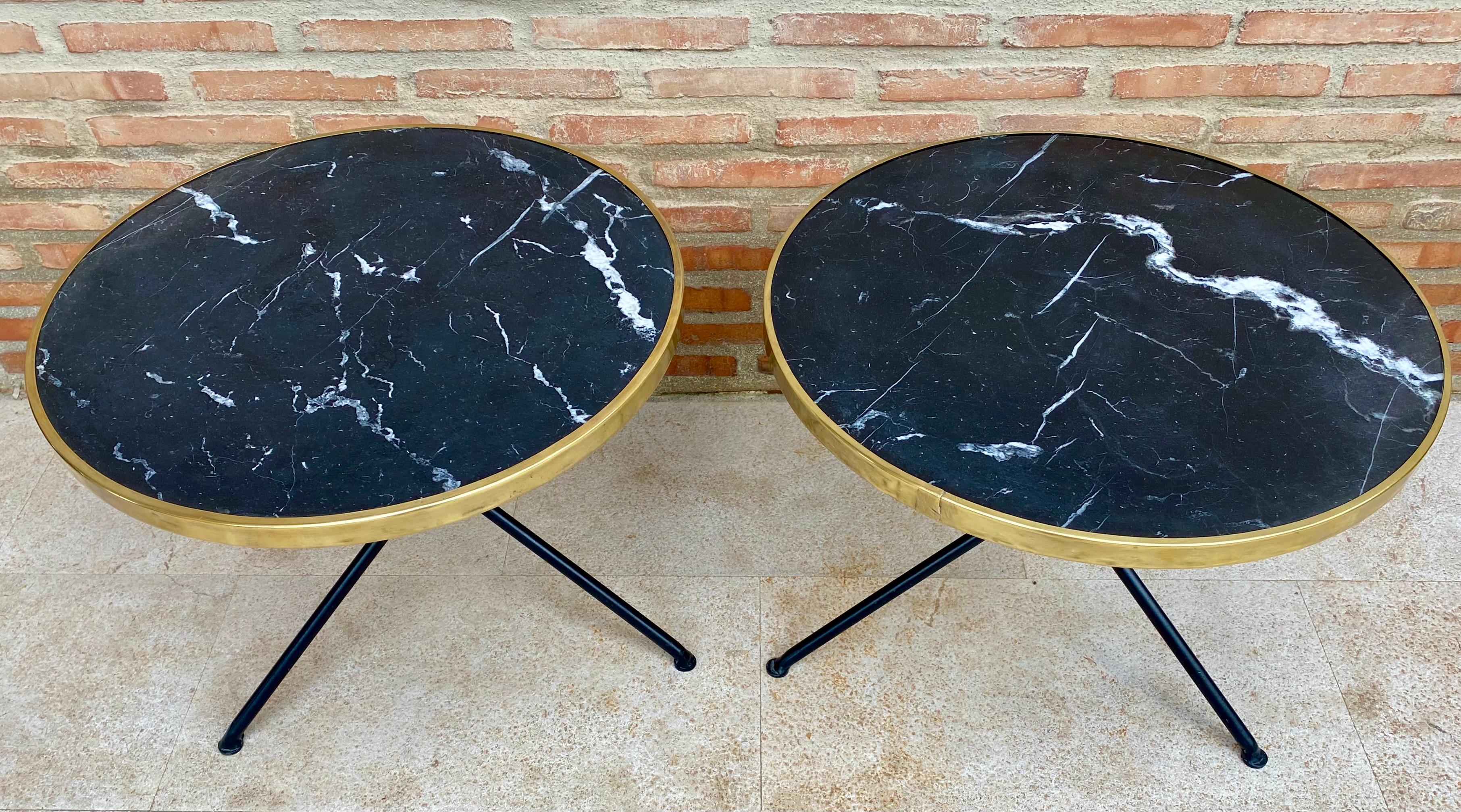 Mid-Century Modern Mid-Century Italian Side Tables in Brass and Iron with Marble Top Set of Two For Sale