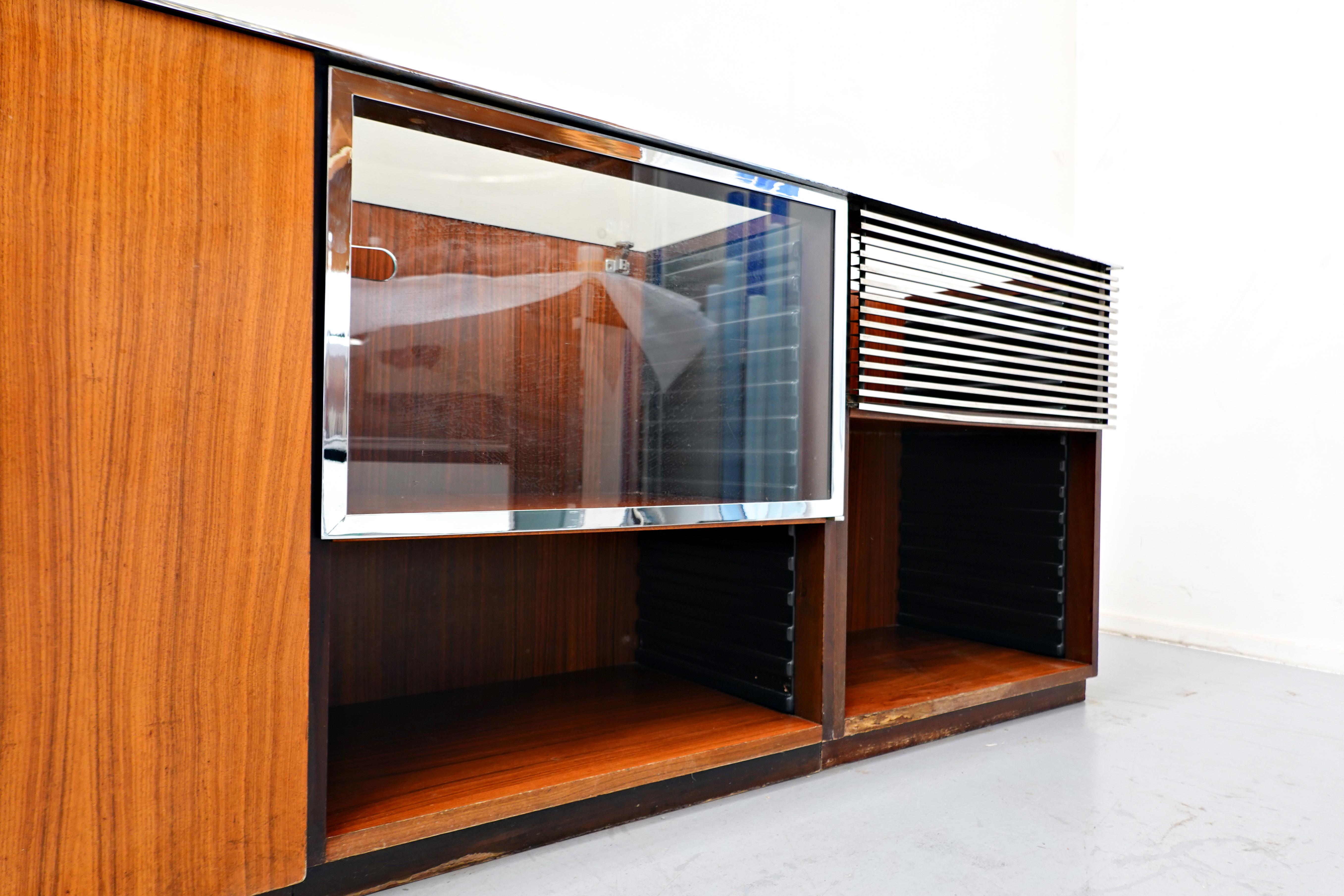 Mid-Century Modern Italian Wooden Sideboard, 1960s 4