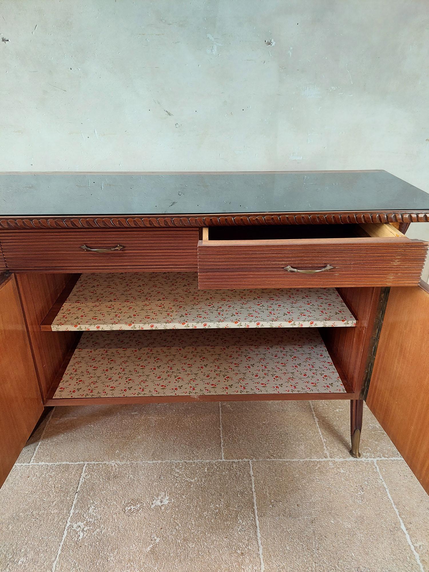 Mid-century Italian sideboard attributed to Osvaldo Borsani from the 1940s For Sale 8