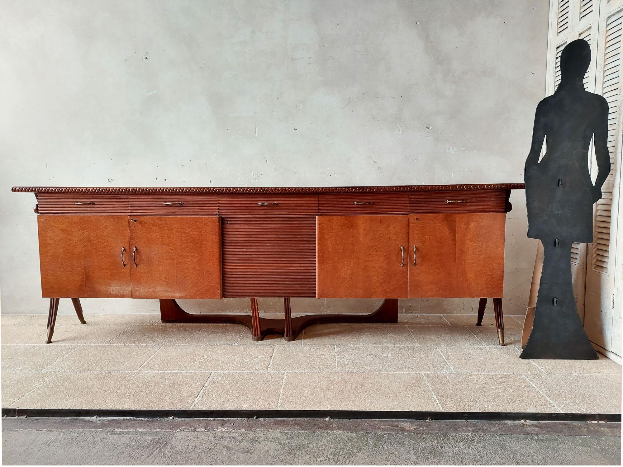 Mid-Century Modern Mid-century Italian sideboard attributed to Osvaldo Borsani from the 1940s For Sale