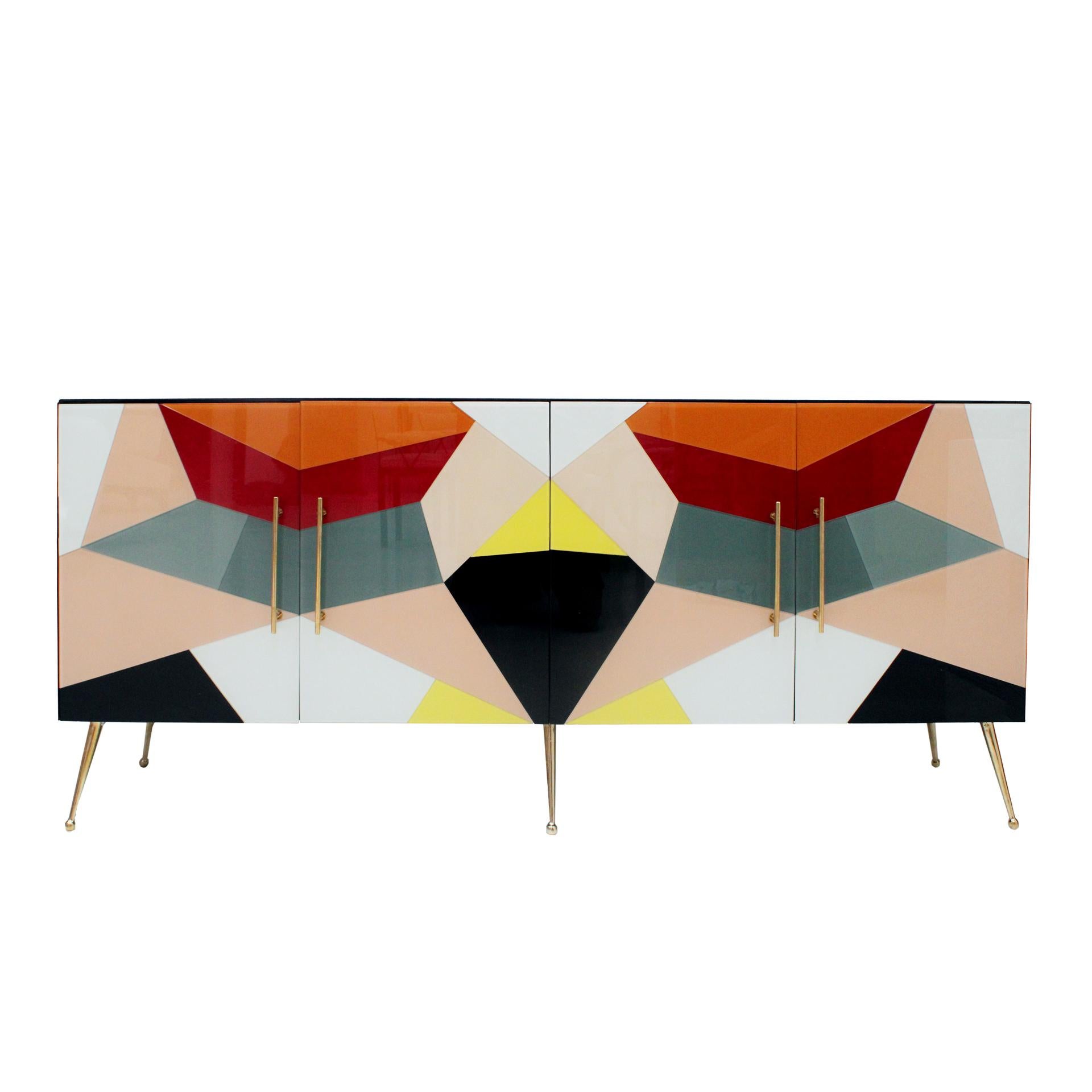 Credenza italiana di metà secolo, vetro colorato e ottone, design geometrico. in vendita 2