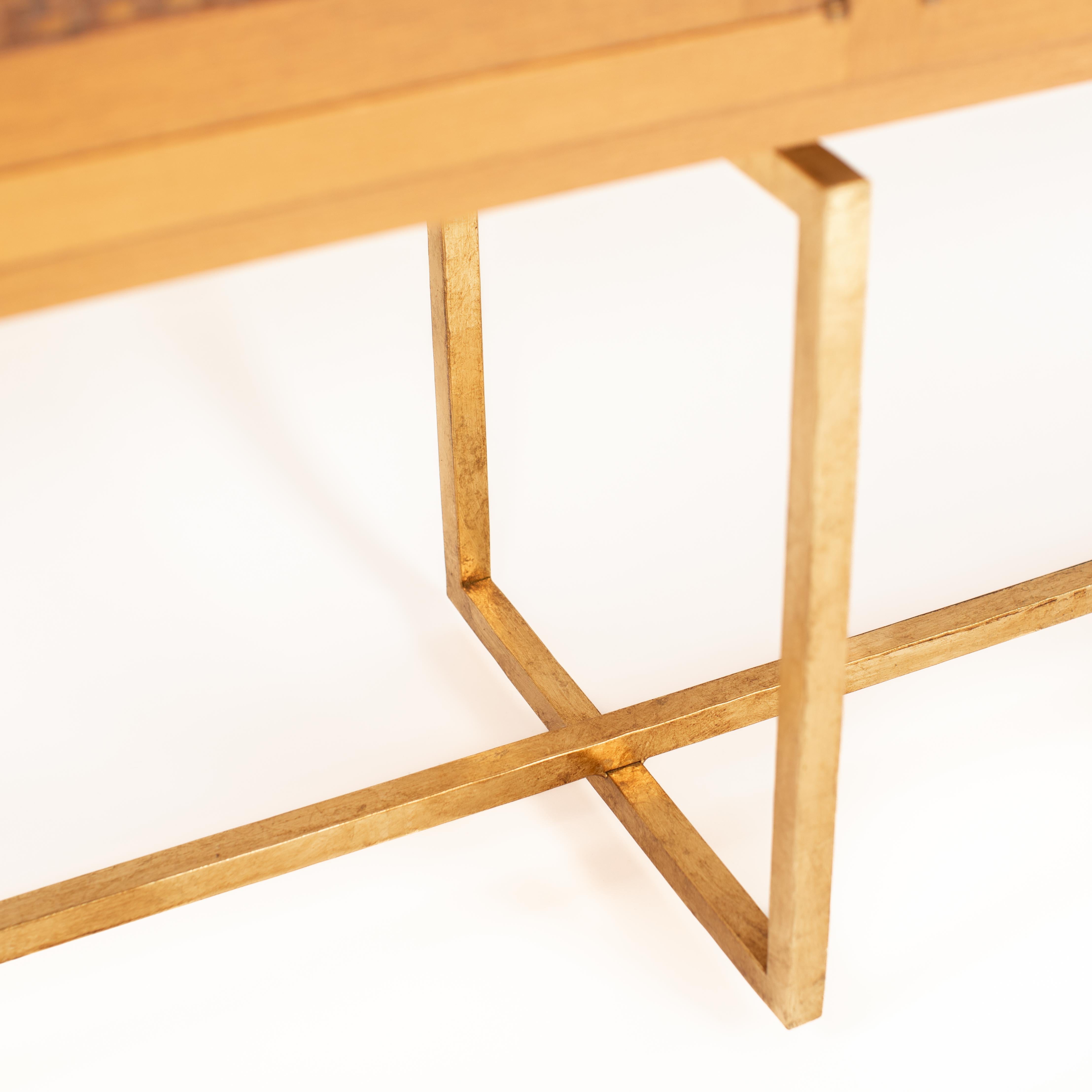 Aparador italiano de mediados de siglo Madera de roble Base de metal dorado, puertas delanteras de cuero Años 60 en venta 3
