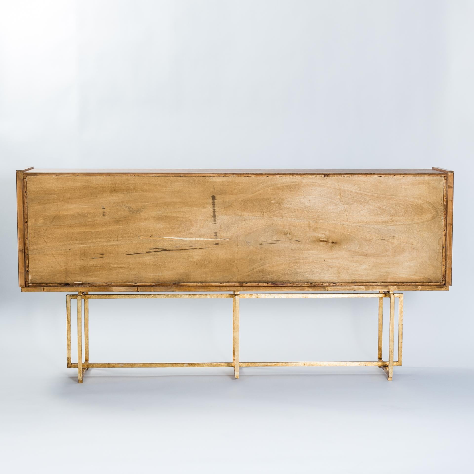Aparador italiano de mediados de siglo Madera de roble Base de metal dorado, puertas delanteras de cuero Años 60 en venta 7