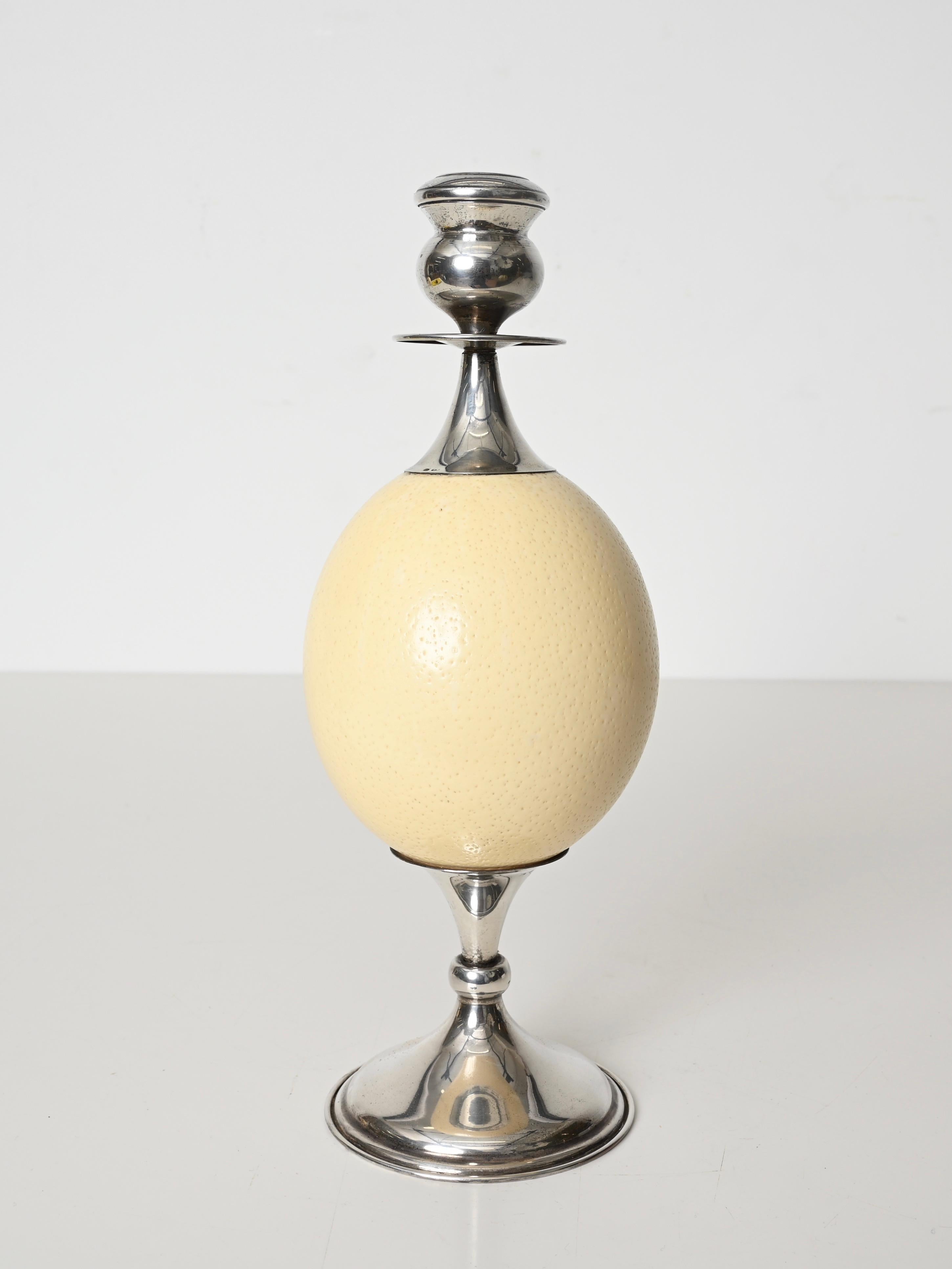 Italiano Candeliere d'argento italiano di metà secolo con uovo di struzzo, stile Crespi, anni '70 in vendita