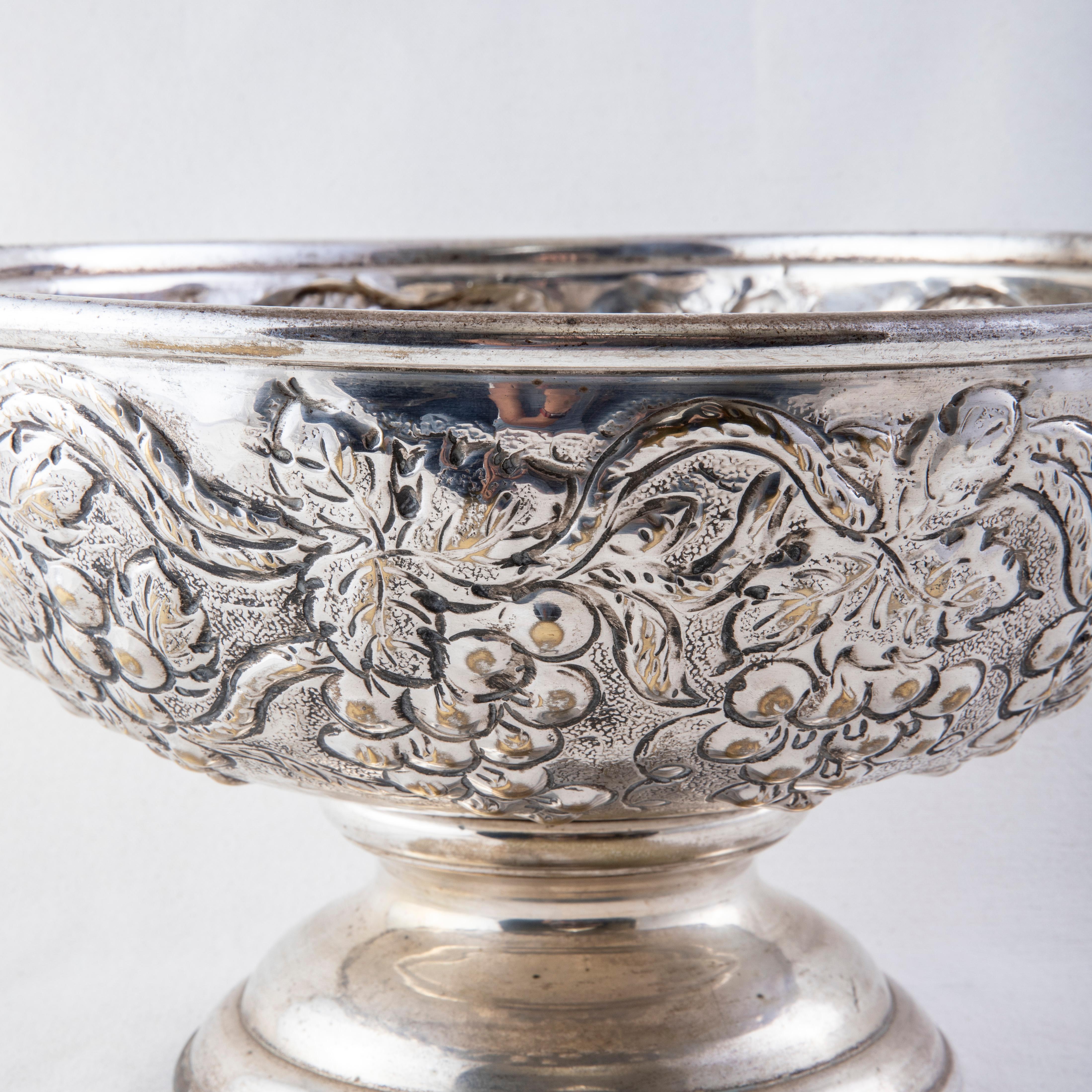 Mid-Century Italian Silver Plate Champagne Bucket with Grapes and Grape Leaves For Sale 1