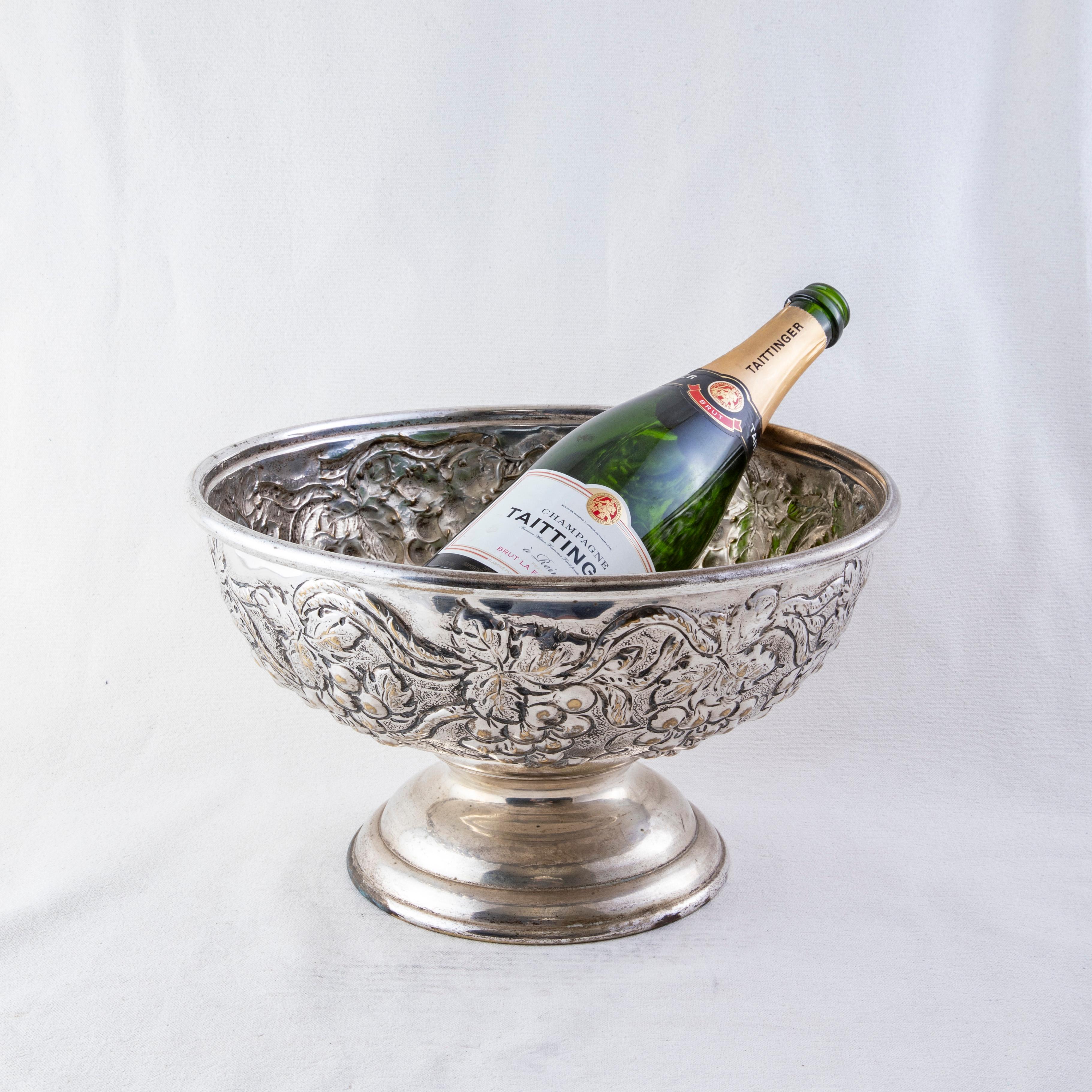 Italienischer versilberter Champagnerkübel aus der Mitte des Jahrhunderts mit Trauben und Traubenblättern im Angebot 4