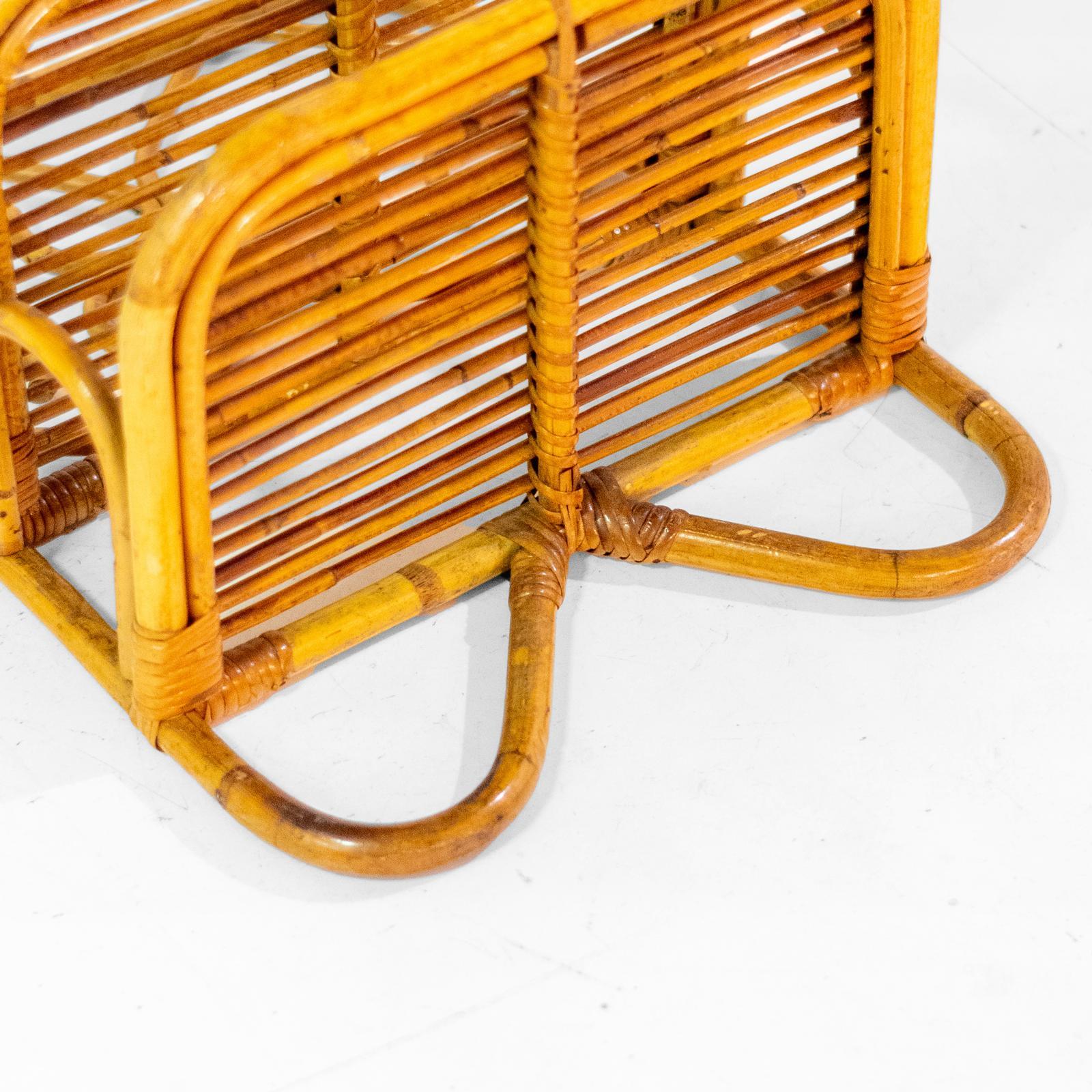 Bambù Piccola libreria italiana di metà secolo in bambù e rattan, anni '60 in vendita