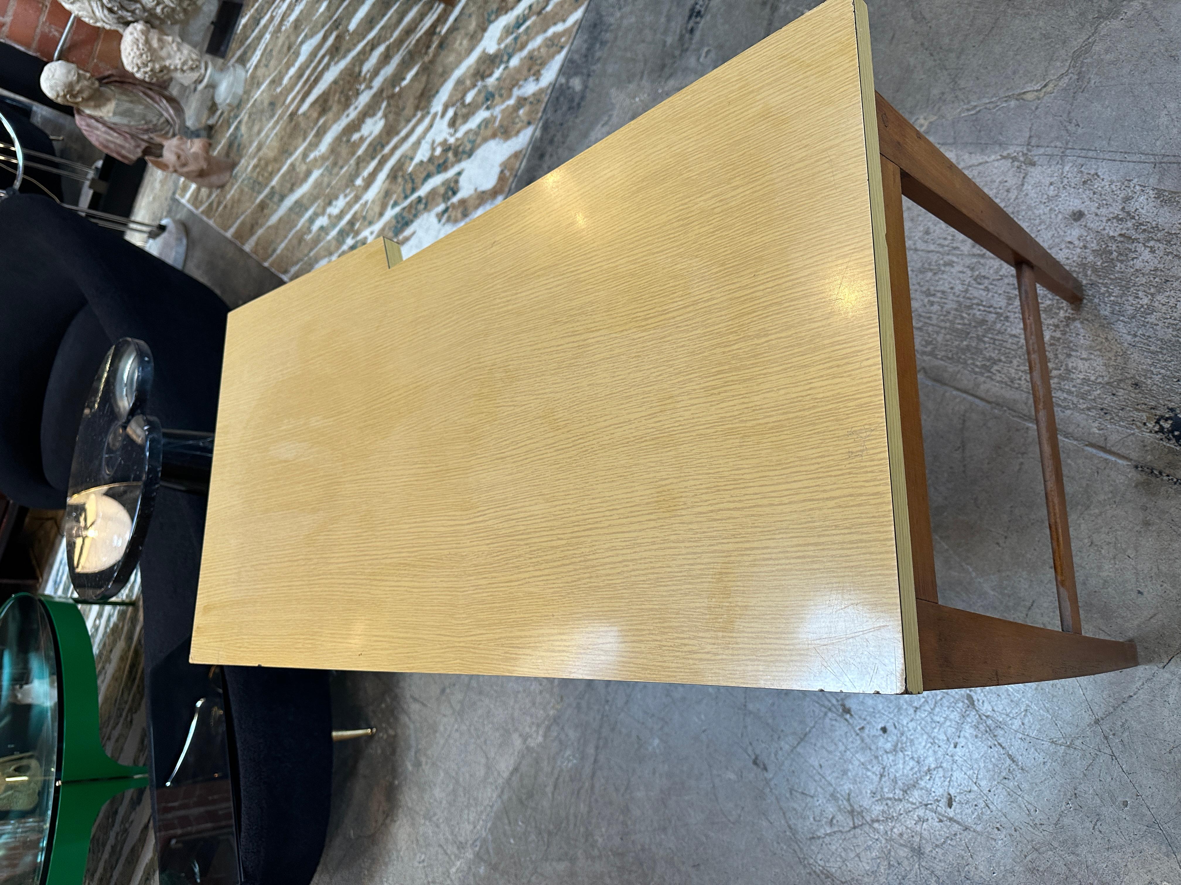 Midcentury Italian Small Desk 1960s Gio Ponti Style In Good Condition For Sale In Los Angeles, CA