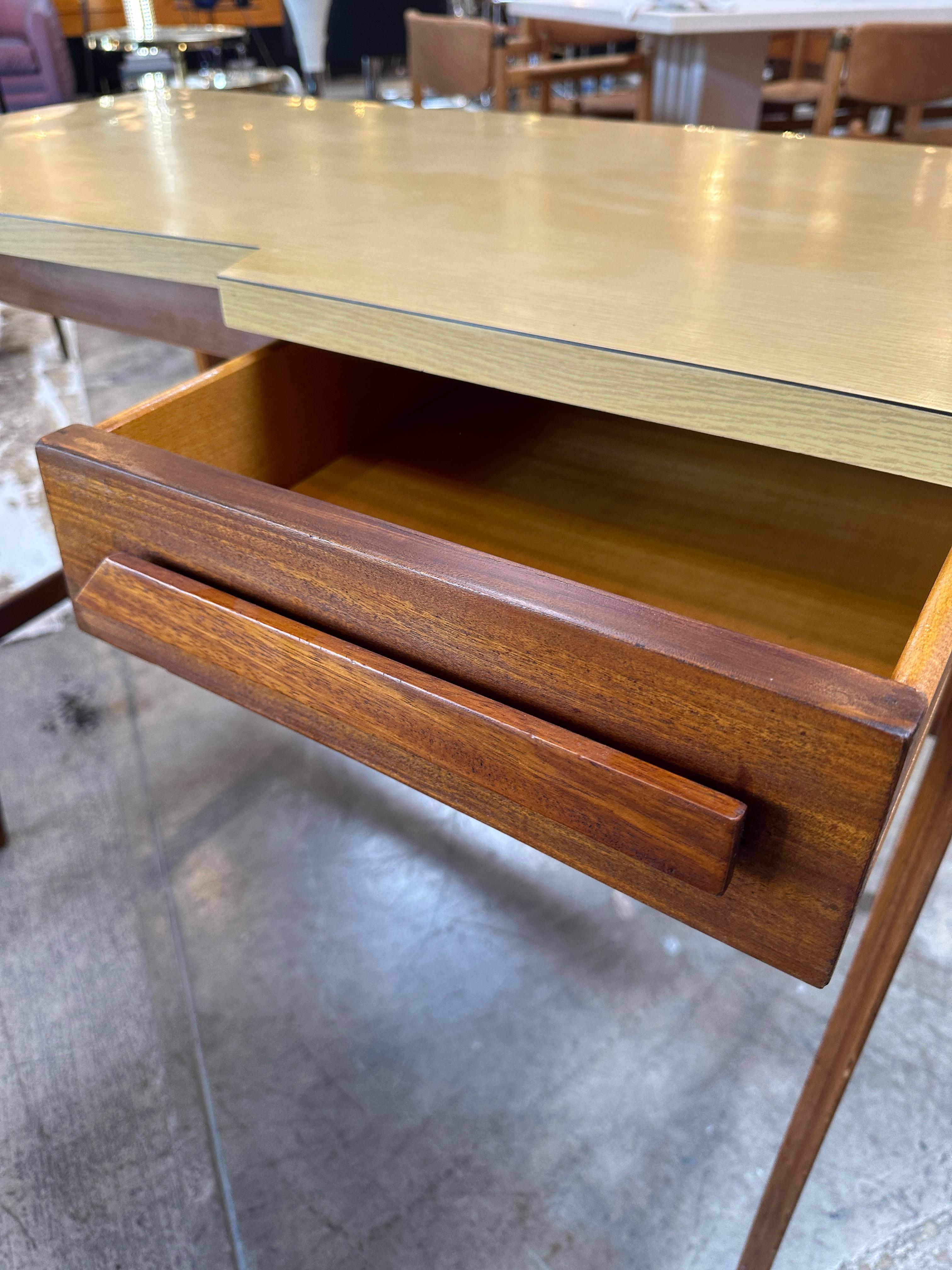 Wood Midcentury Italian Small Desk 1960s Gio Ponti Style For Sale