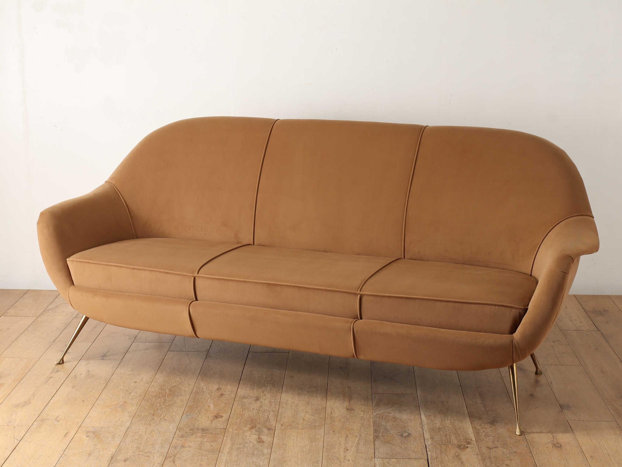Mid-Century Italian Sofa by ISA Bergamo In Good Condition In Shibuya-ku, 13
