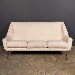 Italienisches Sofa aus der Jahrhundertmitte, Polsterung aus cremefarbenem Bouclé, Metallbeine, 1950