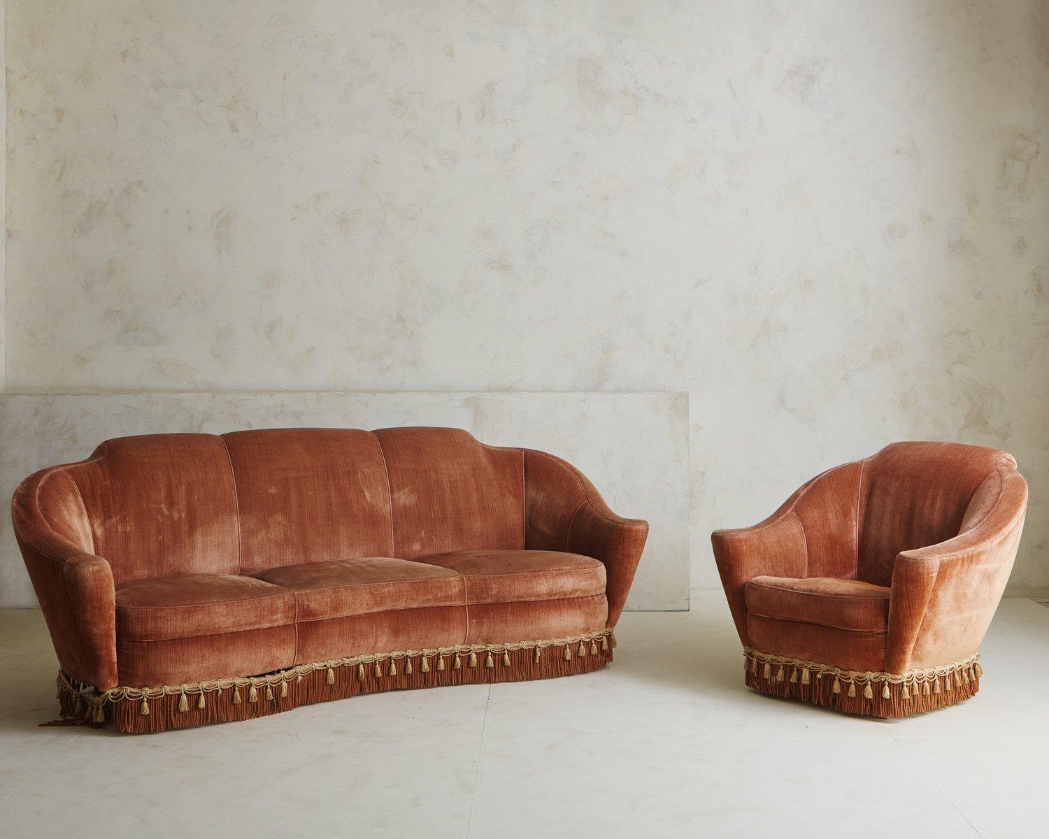 Mid-Century Italian Sofa in Original Pink Velvet Upholstery 5