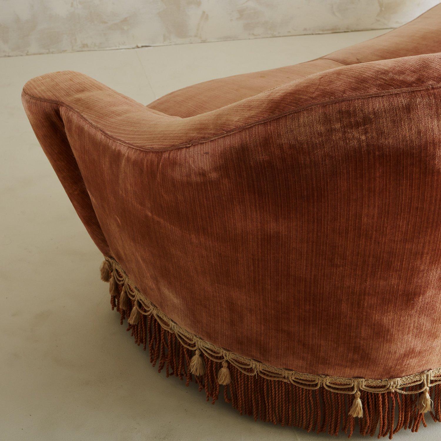 Mid-Century Italian Sofa in Original Pink Velvet Upholstery 7