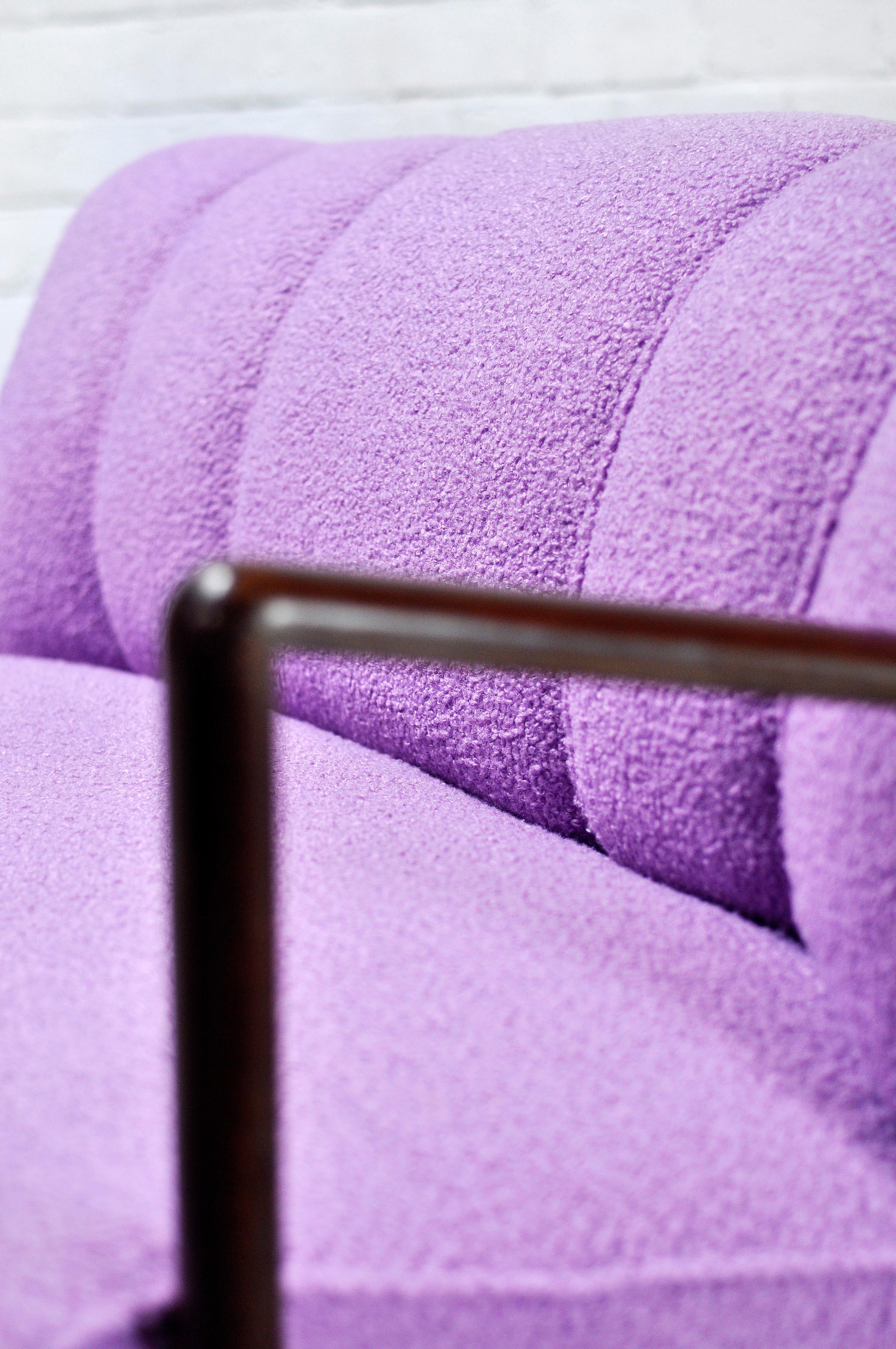 Mid-Century Italian Sofa in Purple Bouclé Wool, 1950s In Excellent Condition For Sale In Zwijndrecht, Antwerp