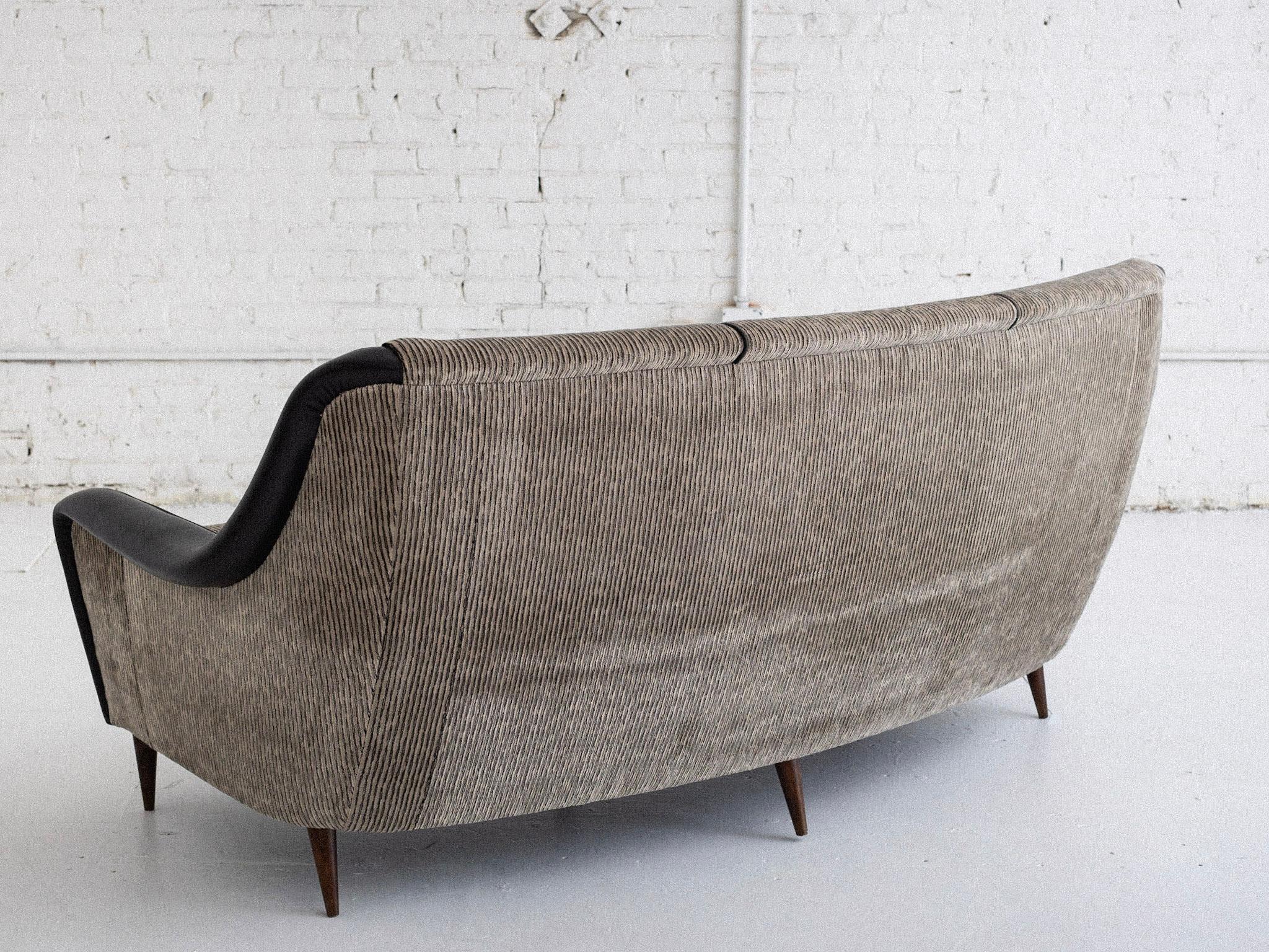 Midcentury Italian Sofa in Striped Velvet and Leather For Sale 8