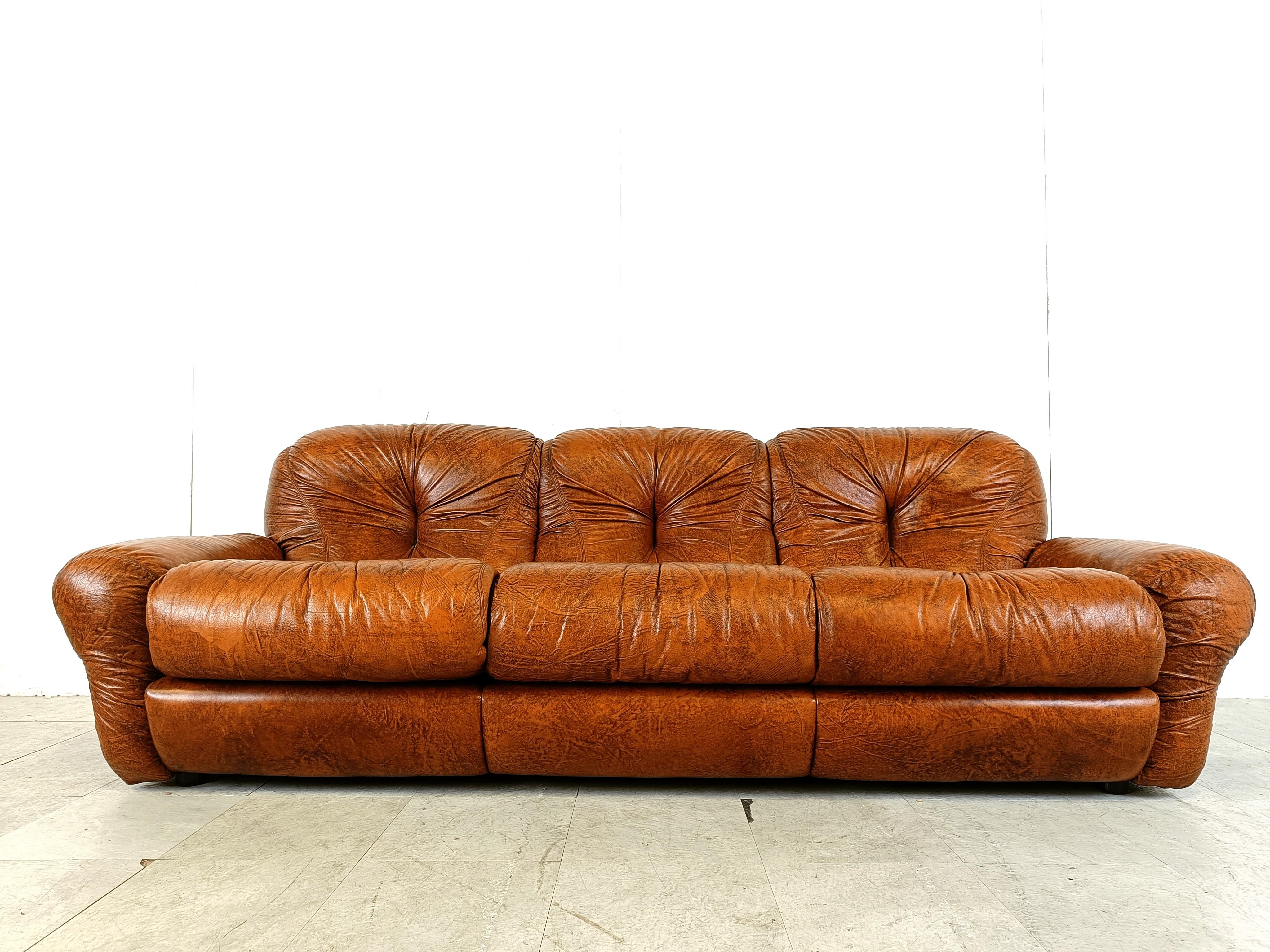 Mid century italian sofa set, 1970s For Sale 3