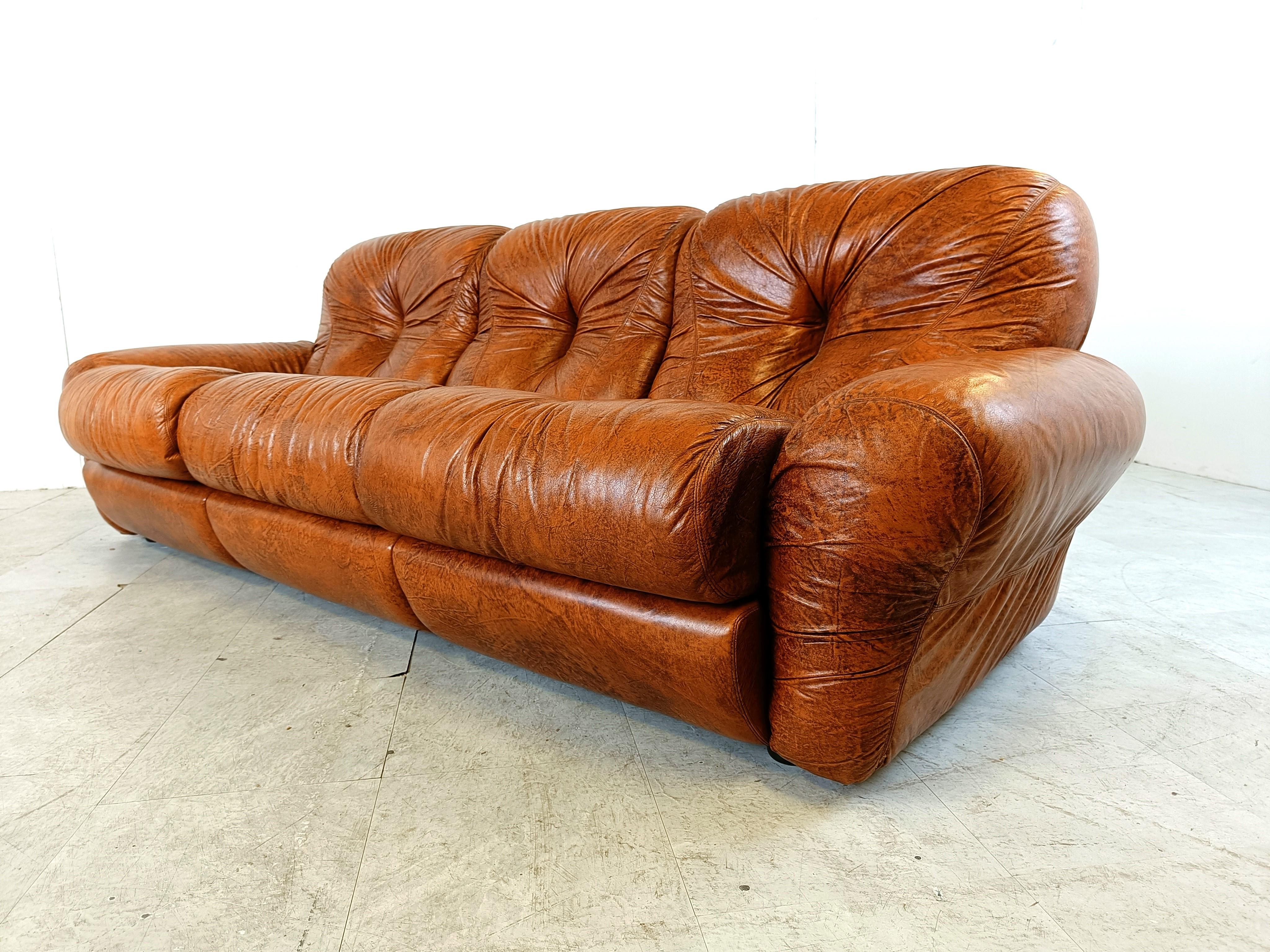 Mid century italian sofa set, 1970s For Sale 4