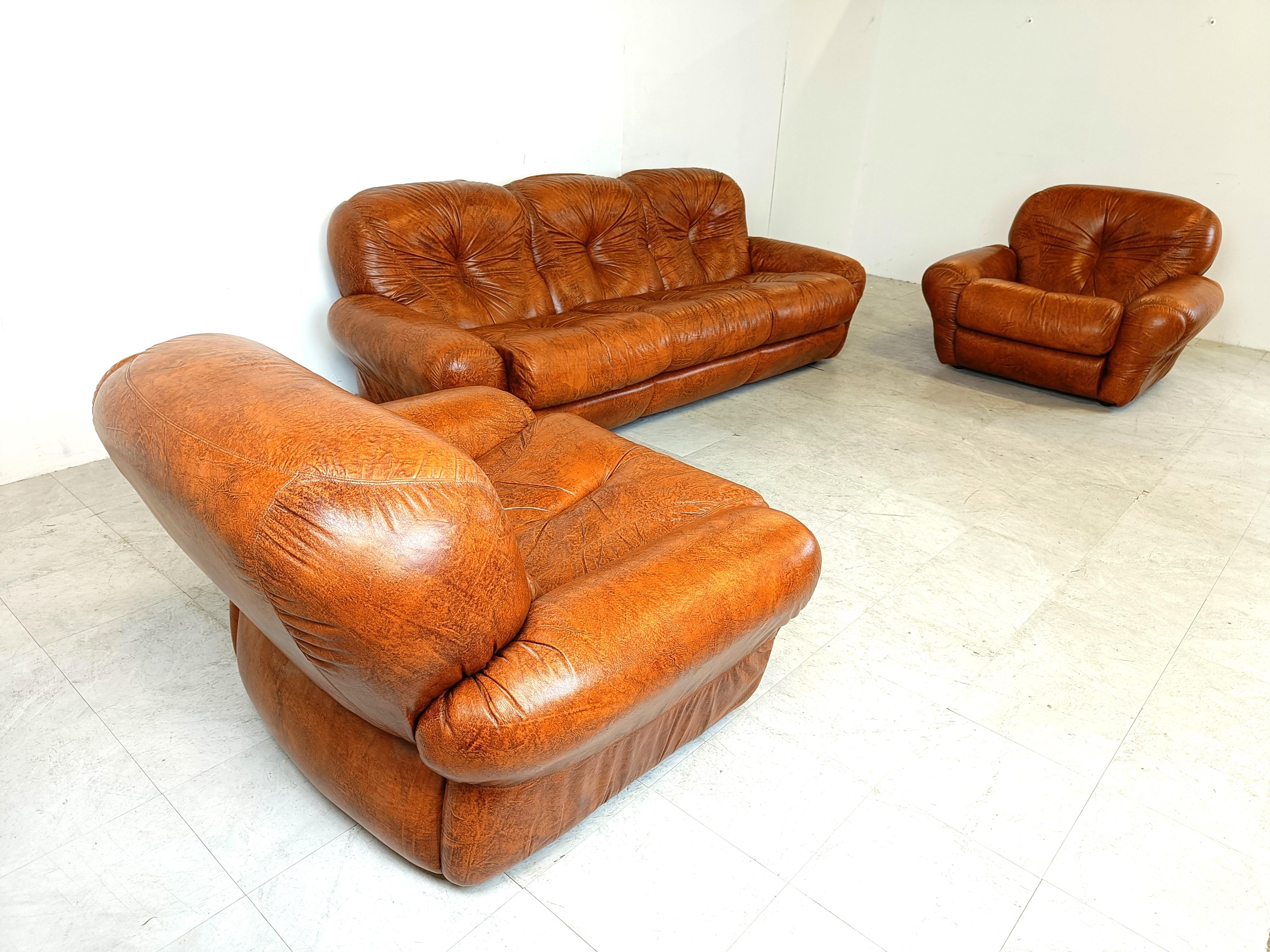 Mid century italian sofa set, 1970s In Good Condition For Sale In HEVERLEE, BE
