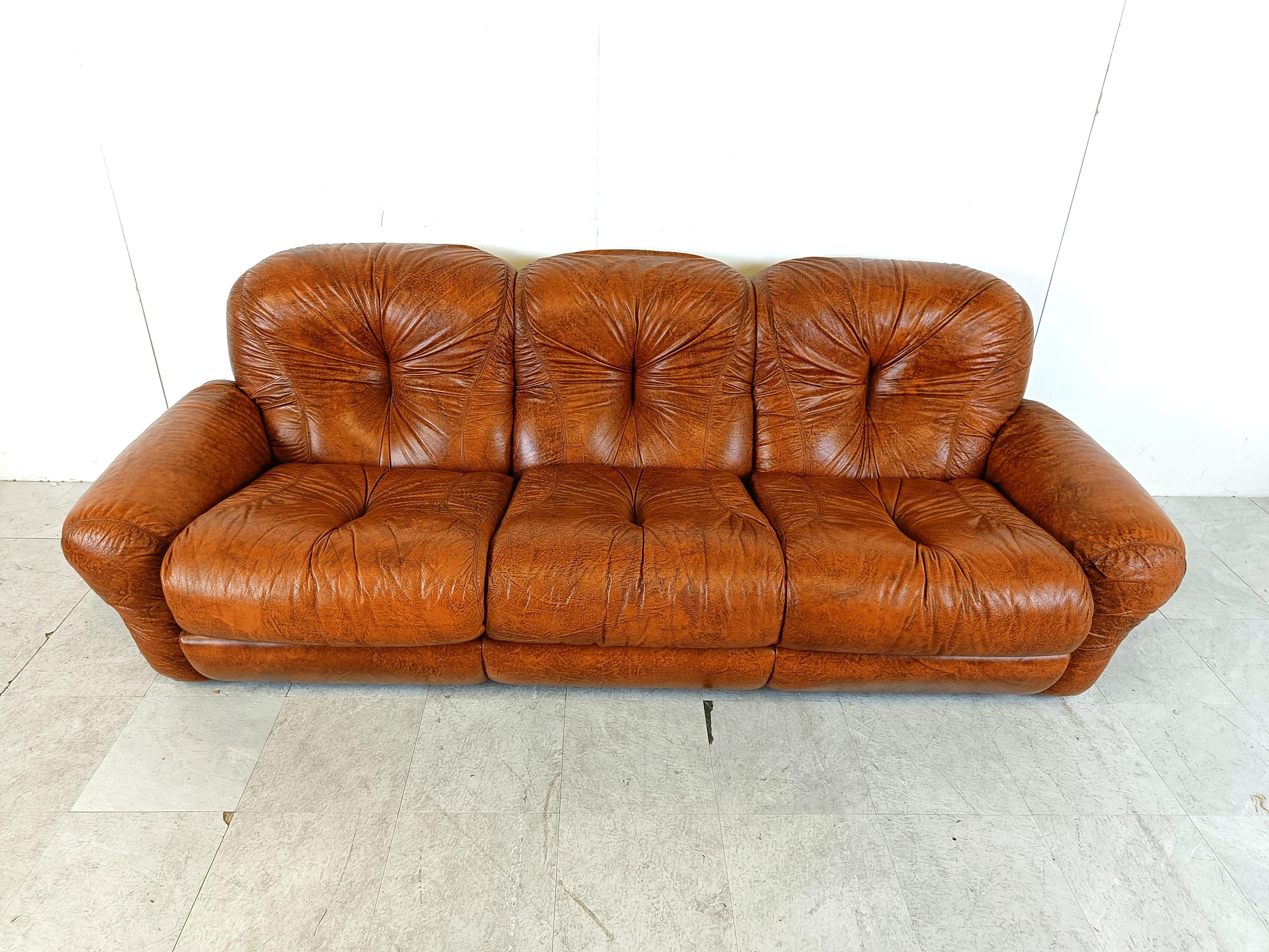 Mid century italian sofa set, 1970s For Sale 2