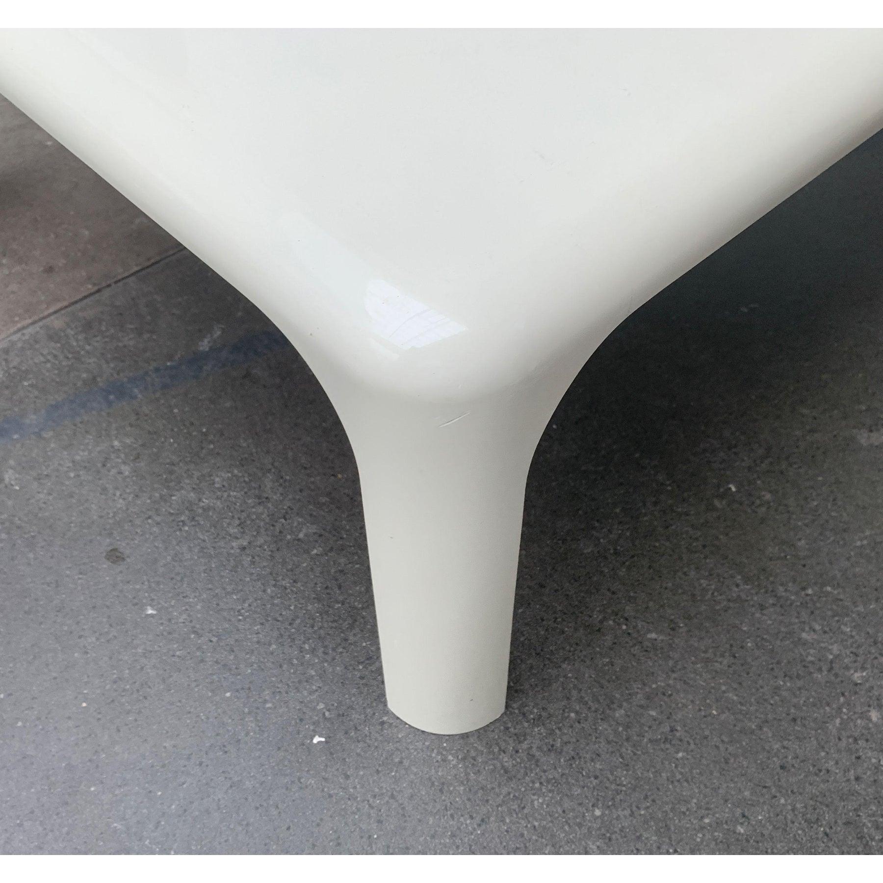 Italienischer Space Age Demetrio-Couchtisch aus der Mitte des Jahrhunderts, 1960er Jahre im Angebot 4