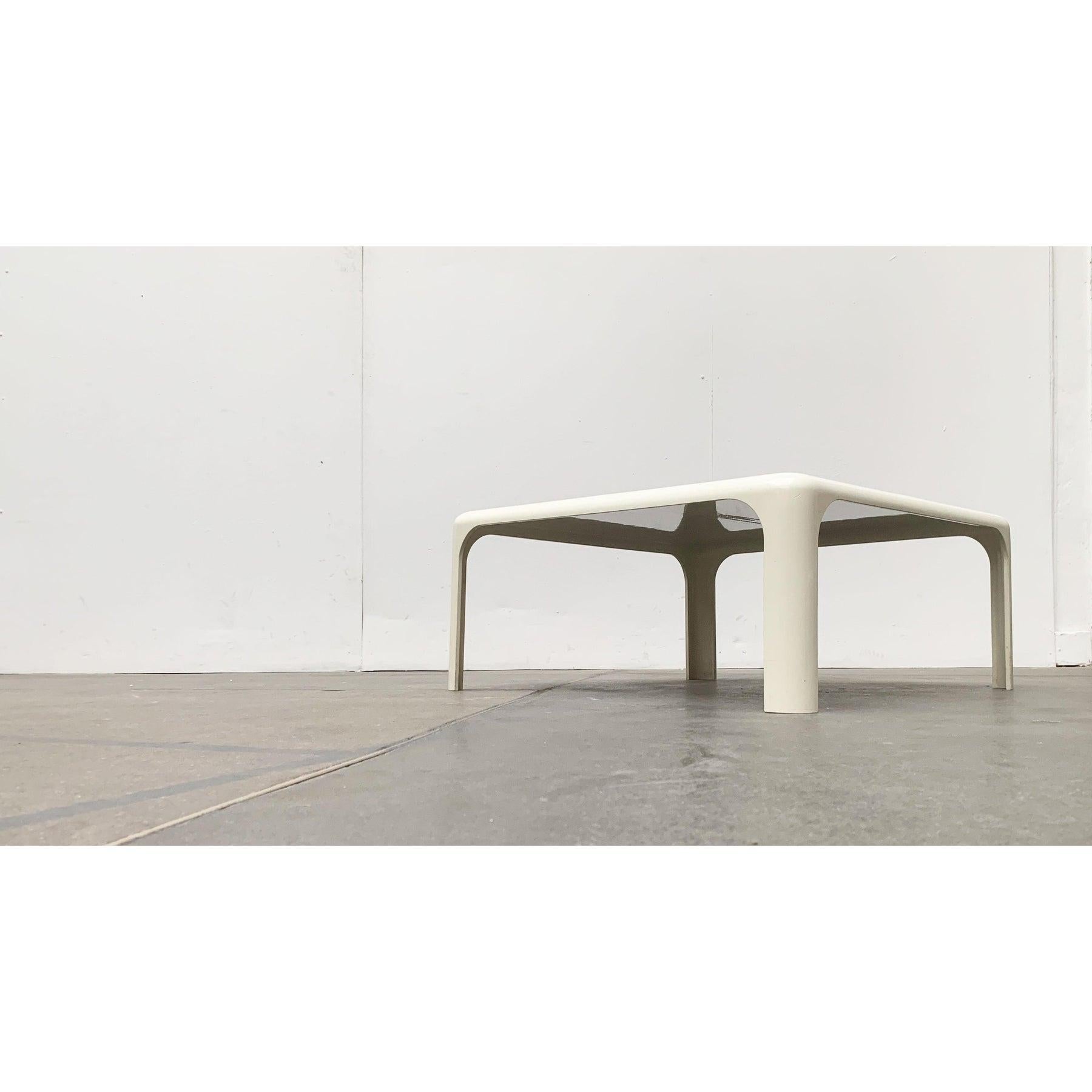 Italienischer Space Age Demetrio-Couchtisch aus der Mitte des Jahrhunderts, 1960er Jahre (Moderne der Mitte des Jahrhunderts) im Angebot