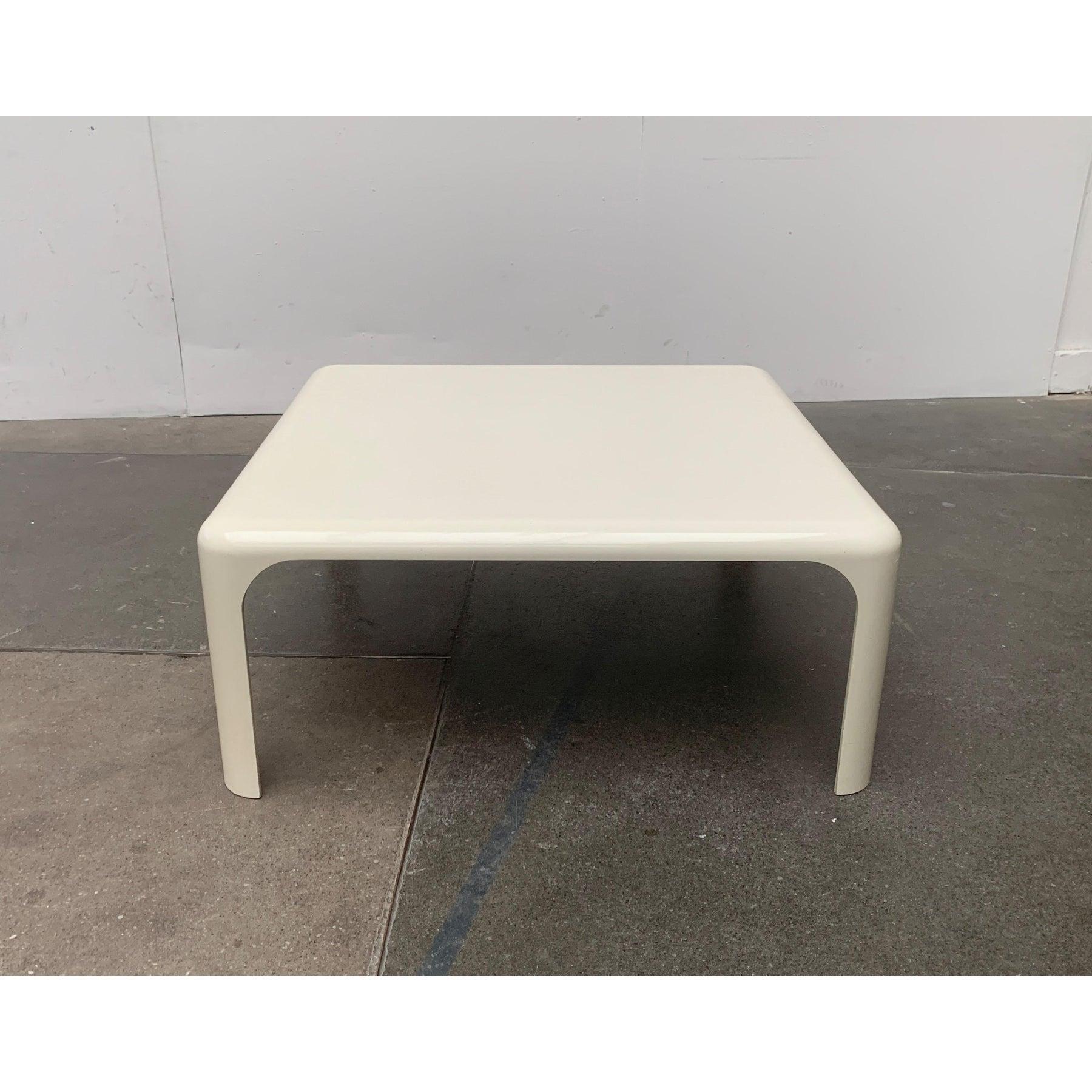 Italienischer Space Age Demetrio-Couchtisch aus der Mitte des Jahrhunderts, 1960er Jahre (20. Jahrhundert) im Angebot