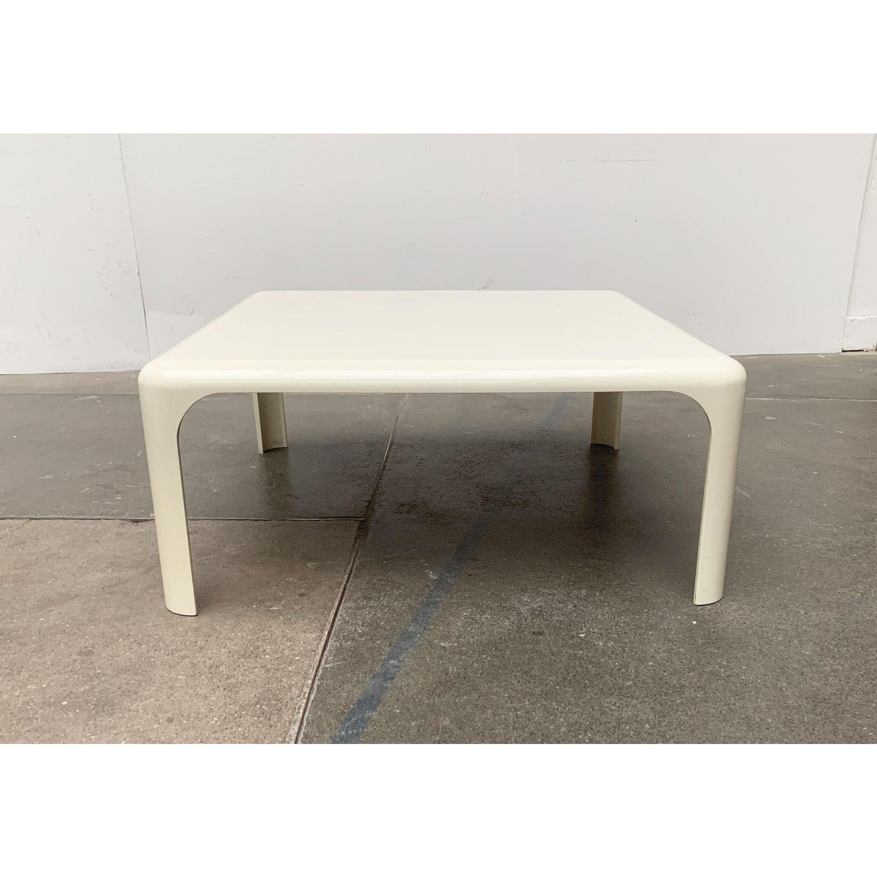 Italienischer Space Age Demetrio-Couchtisch aus der Mitte des Jahrhunderts, 1960er Jahre (Kunststoff) im Angebot