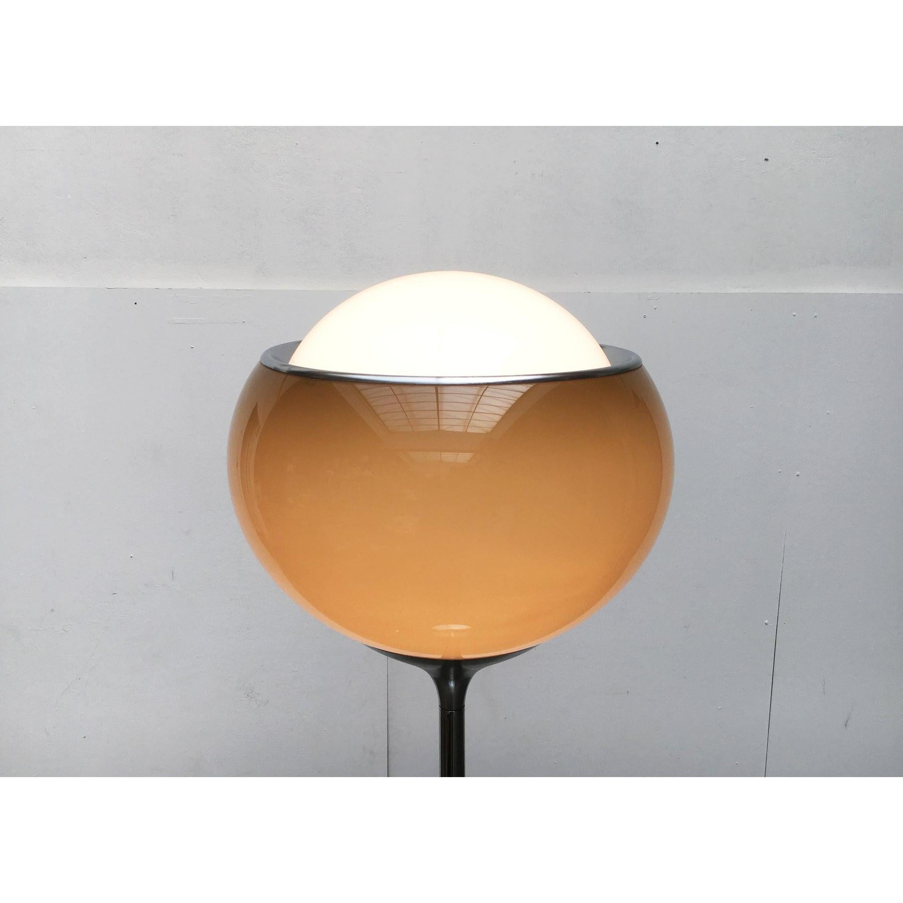 Lampadaire italien de l'ère spatiale du milieu du siècle dernier de Guzzini, 1970 en vente 4