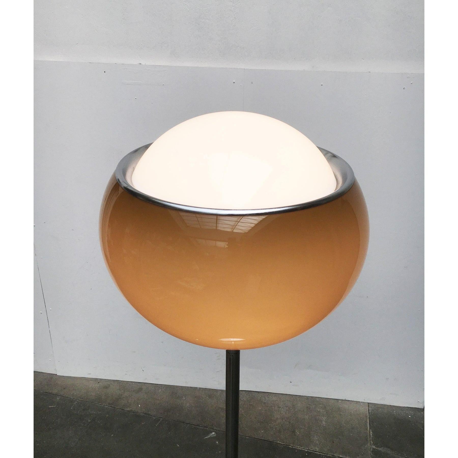 Mid-Century Modern Lampadaire italien de l'ère spatiale du milieu du siècle dernier de Guzzini, 1970 en vente