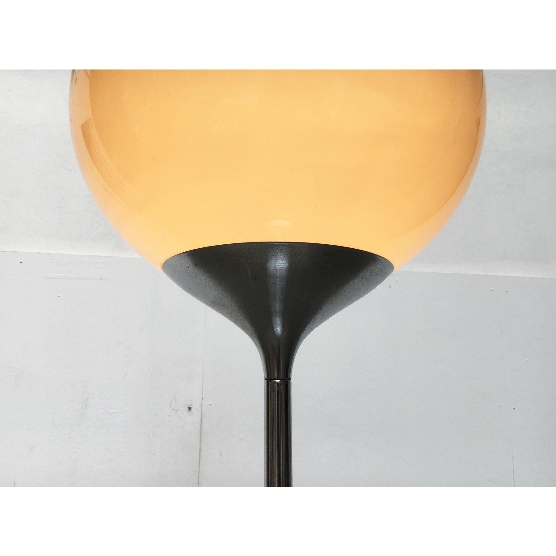 Lampadaire italien de l'ère spatiale du milieu du siècle dernier de Guzzini, 1970 en vente 3