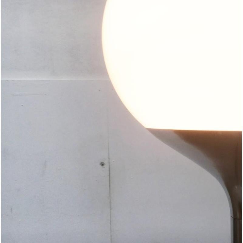 Lampadaire italien de l'ère spatiale du milieu du siècle dernier de Guzzini en vente 6