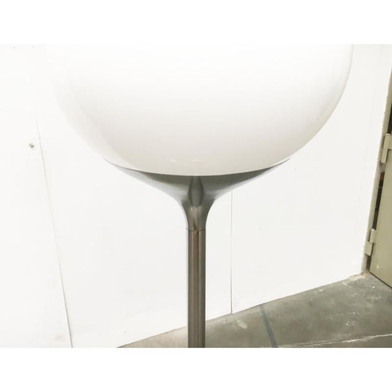 Métal Lampadaire italien de l'ère spatiale du milieu du siècle dernier de Guzzini en vente