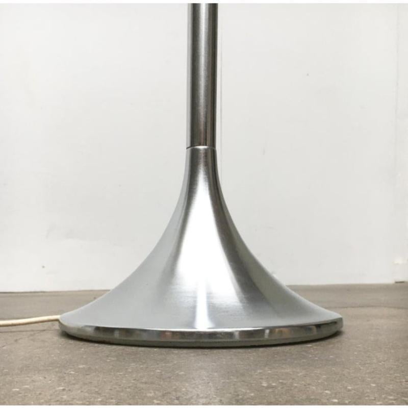 Lampadaire italien de l'ère spatiale du milieu du siècle dernier de Guzzini en vente 2
