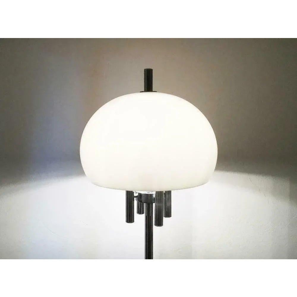 Lampada da terra A Space Age italiana di metà secolo con base in pietra, anni '60 In condizioni ottime in vendita a Hamburg, DE